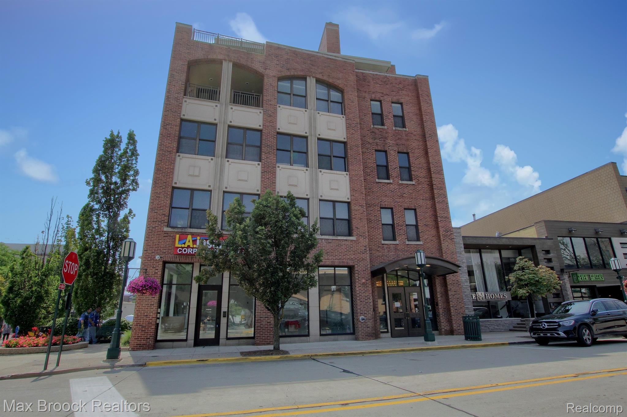400 HAMILTON Row Unit: 400