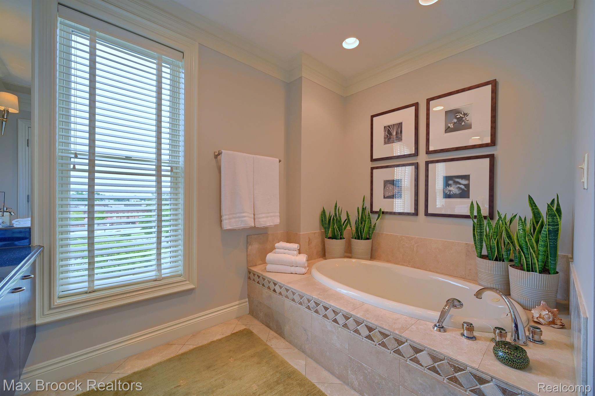 400 HAMILTON Row Unit: 400