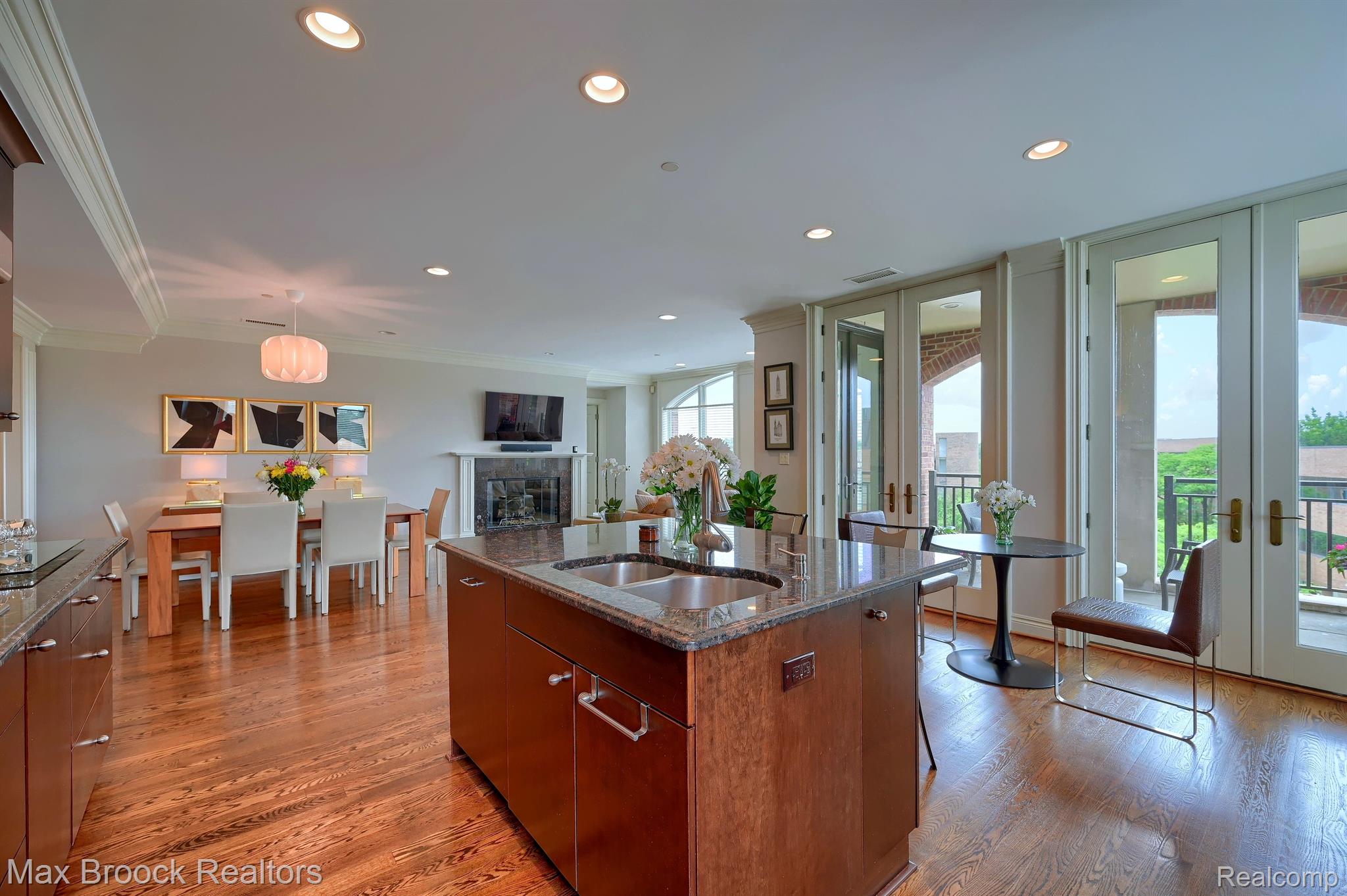 400 HAMILTON Row Unit: 400