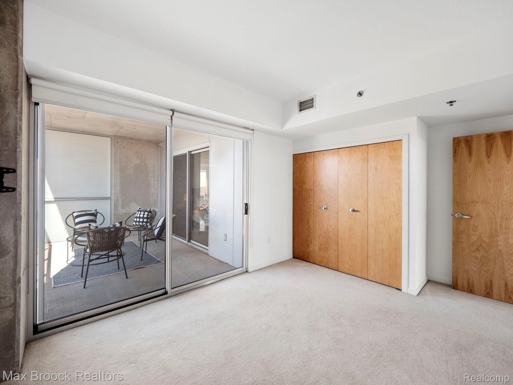 432 S WASHINGTON Avenue Unit: 905