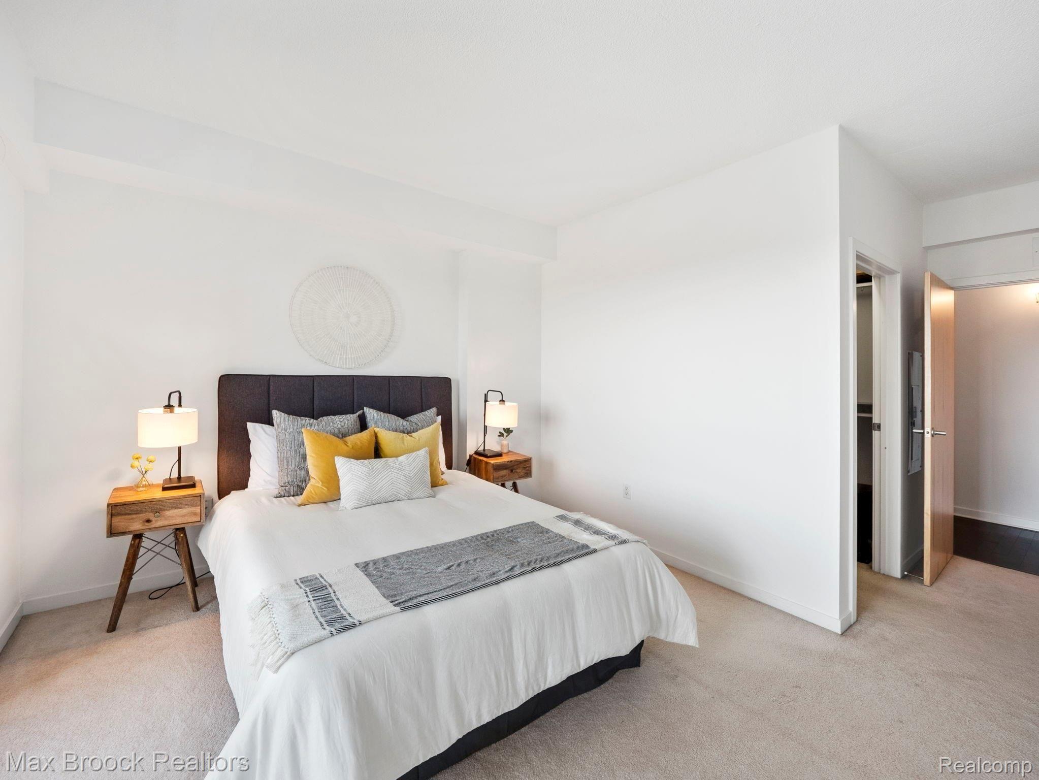 432 S WASHINGTON Avenue Unit: 905