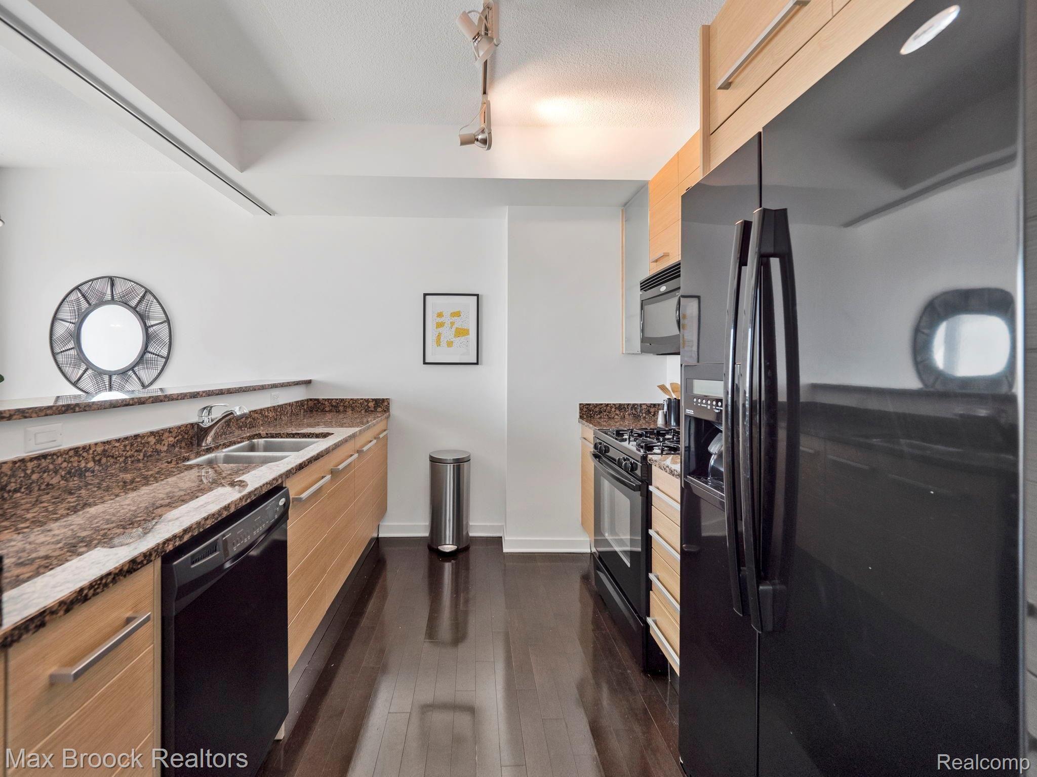 432 S WASHINGTON Avenue Unit: 905