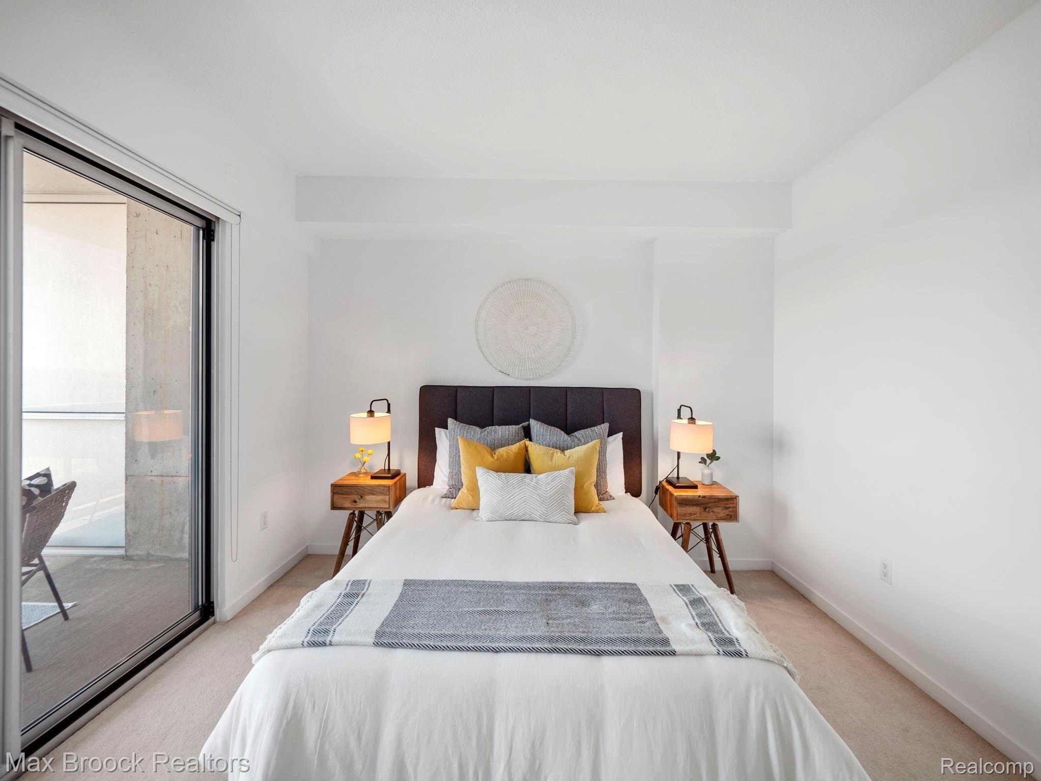 432 S WASHINGTON Avenue Unit: 905