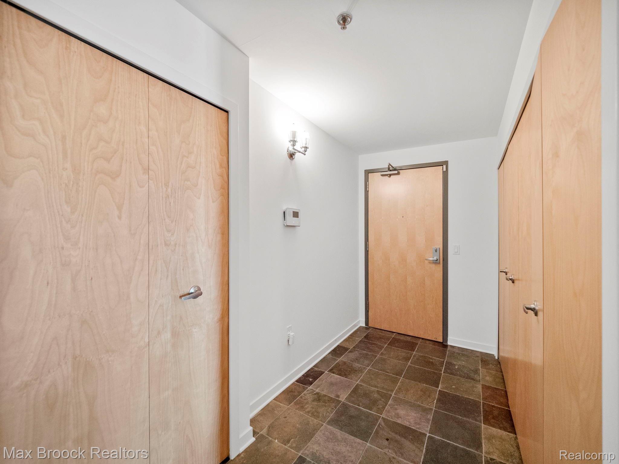 432 S WASHINGTON Avenue Unit: 905