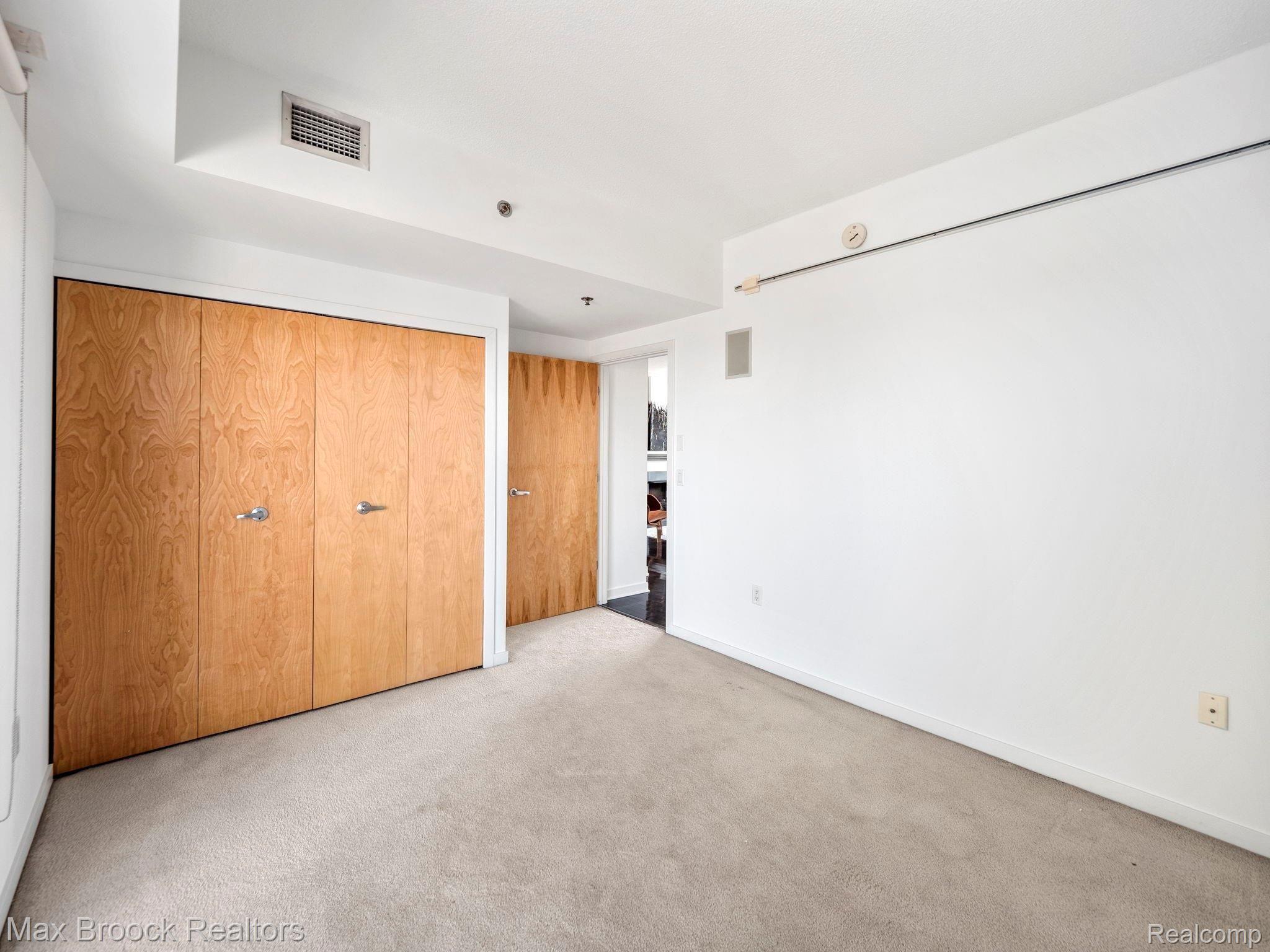 432 S WASHINGTON Avenue Unit: 905