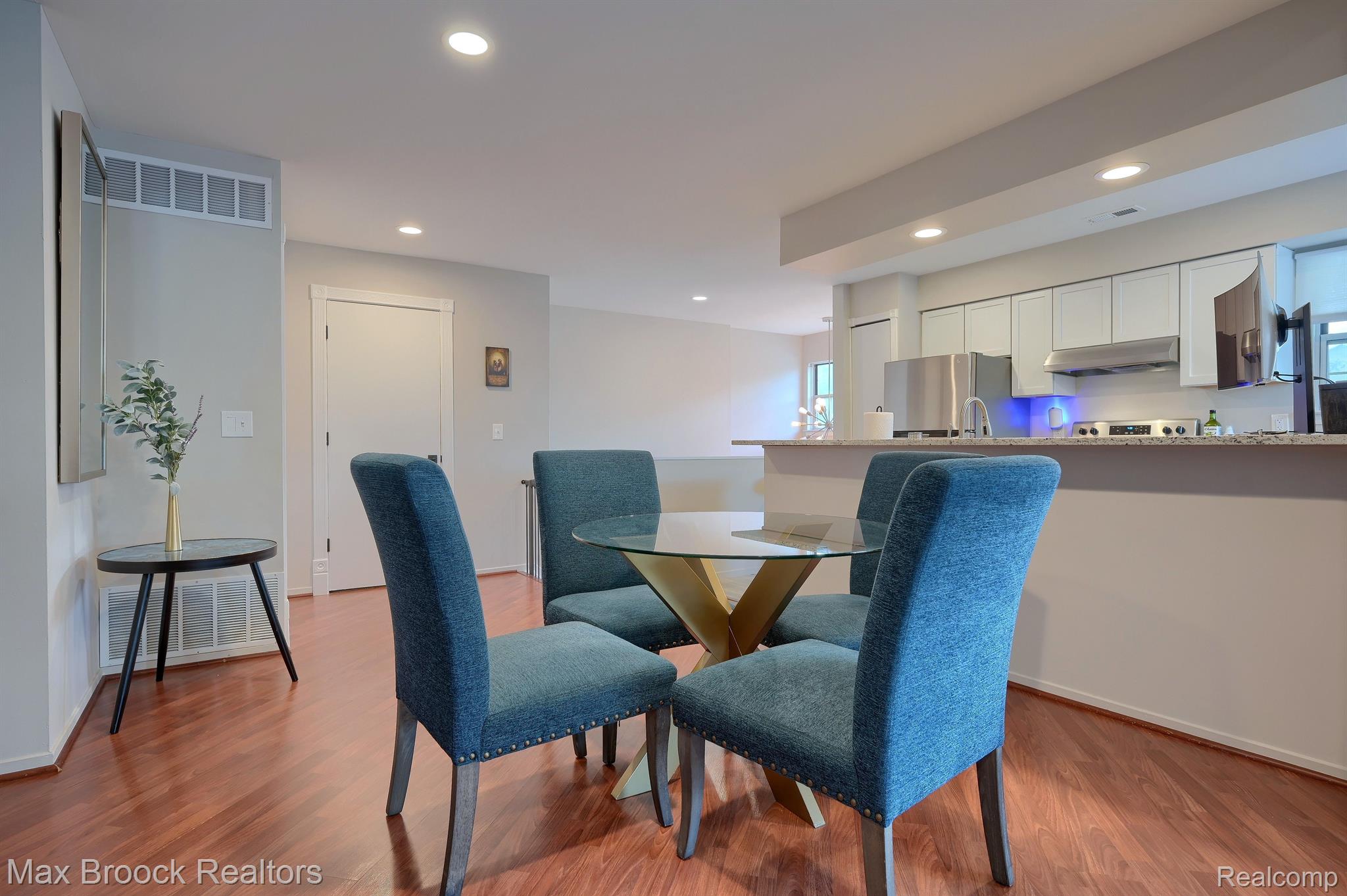 6630 HEARTHSIDE