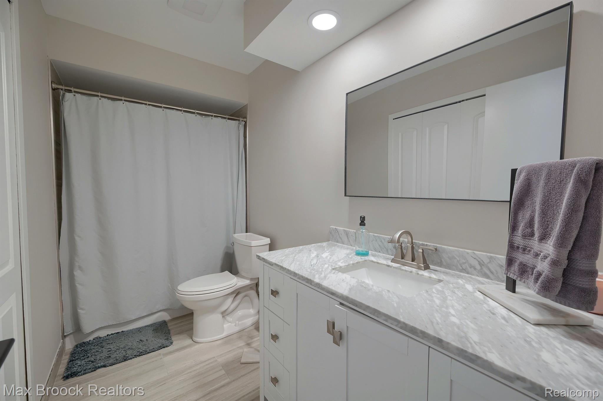 6630 HEARTHSIDE