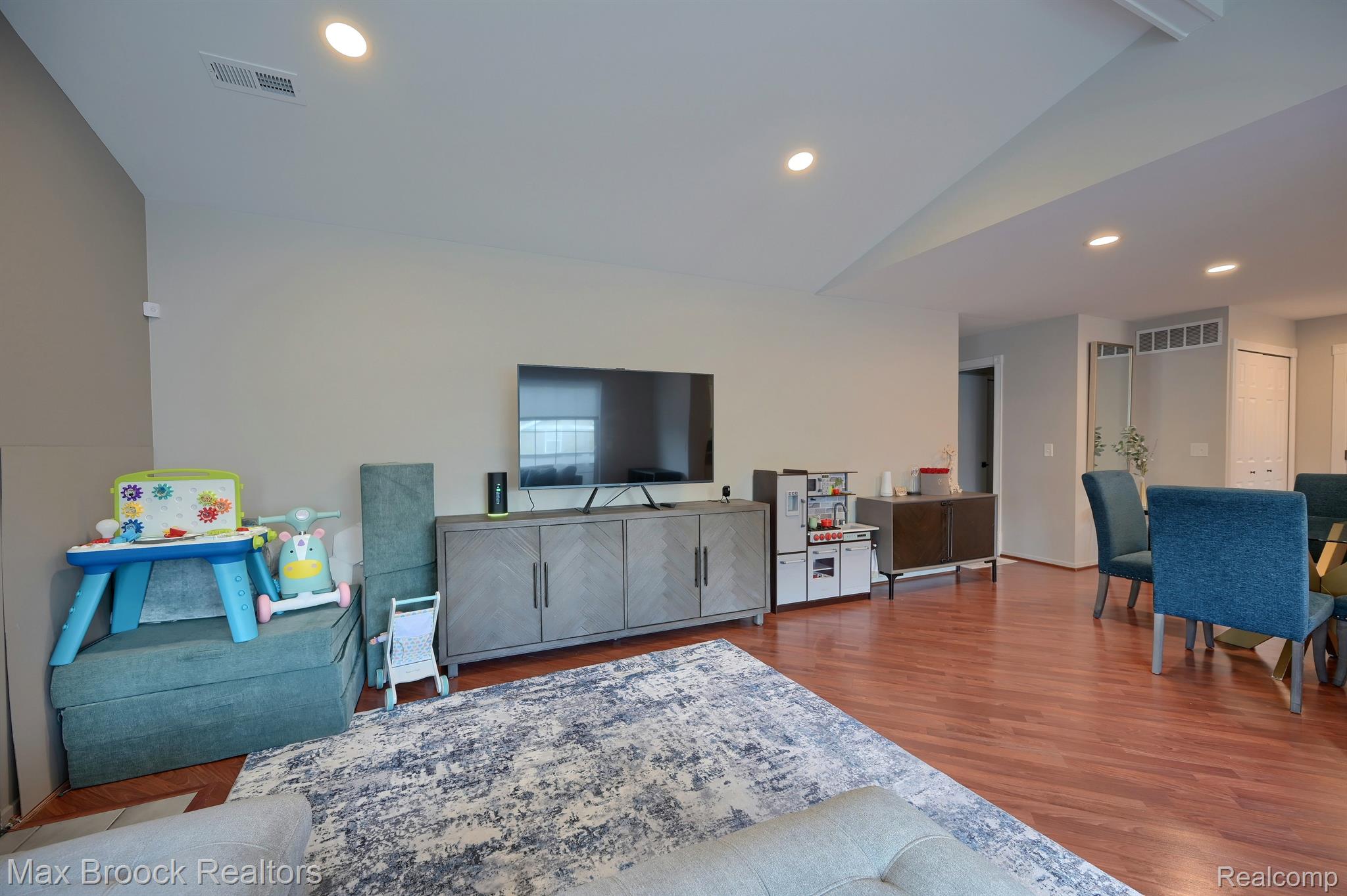 6630 HEARTHSIDE