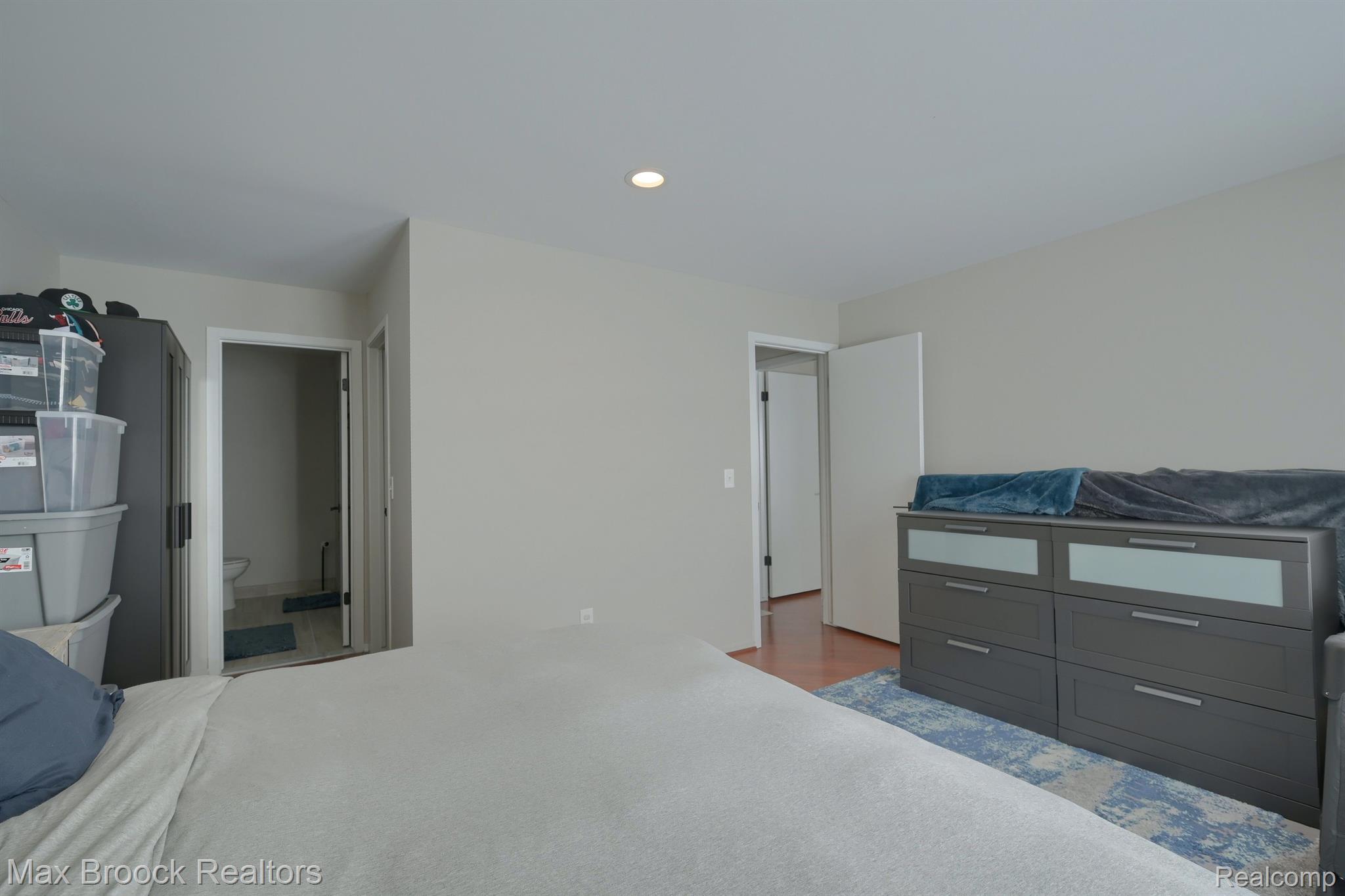 6630 HEARTHSIDE