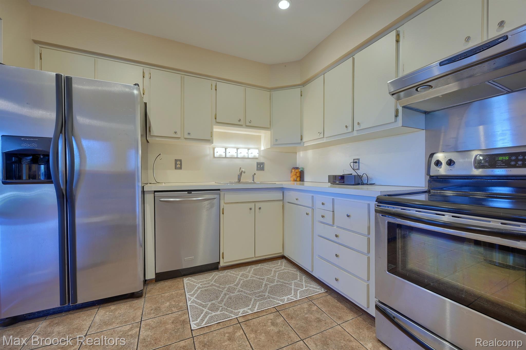 2027 KLINGENSMITH Road Unit: 105