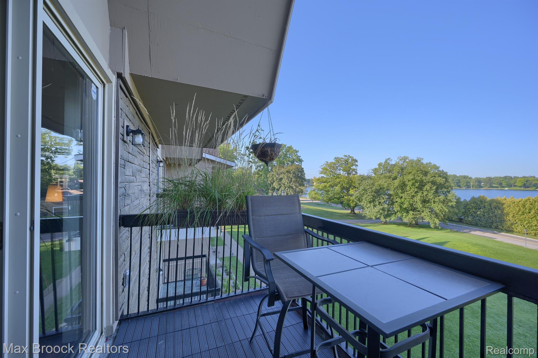 2027 KLINGENSMITH Road Unit: 105