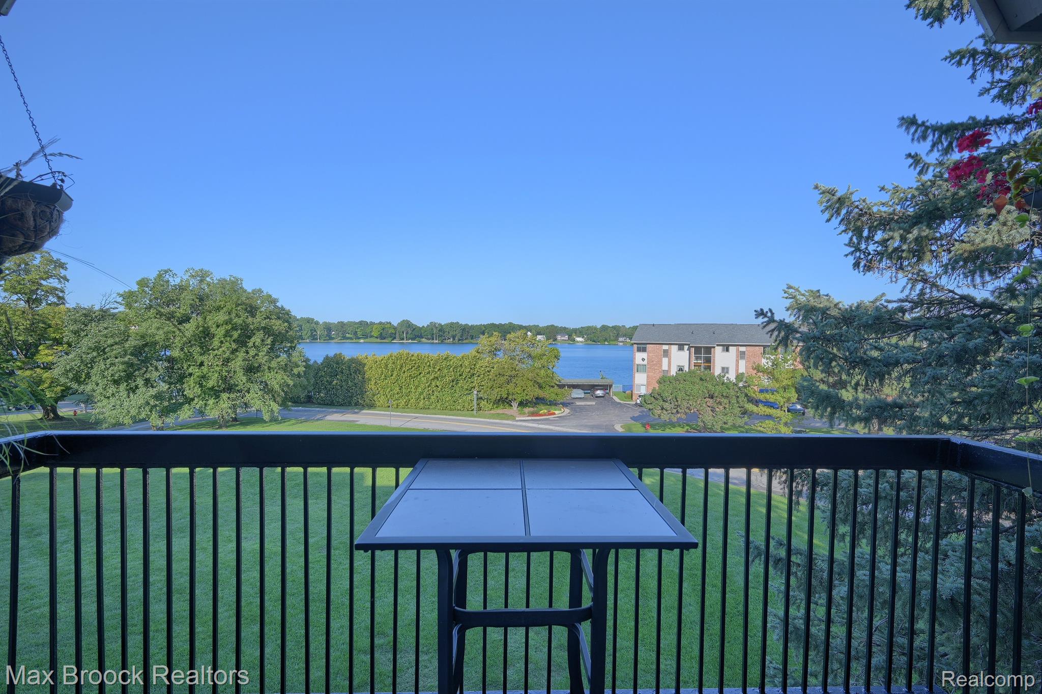 2027 KLINGENSMITH Road Unit: 105