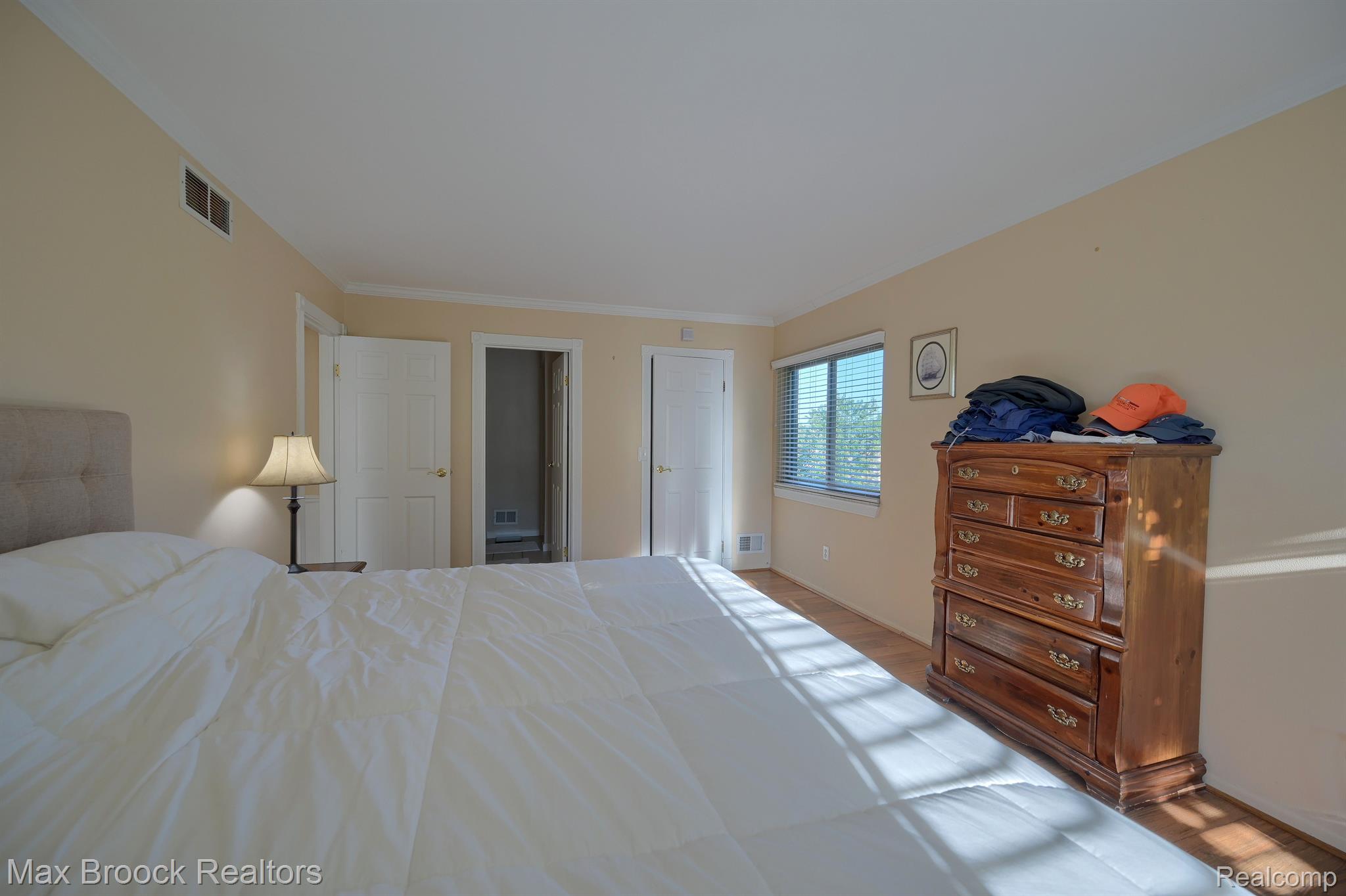 2027 KLINGENSMITH Road Unit: 105