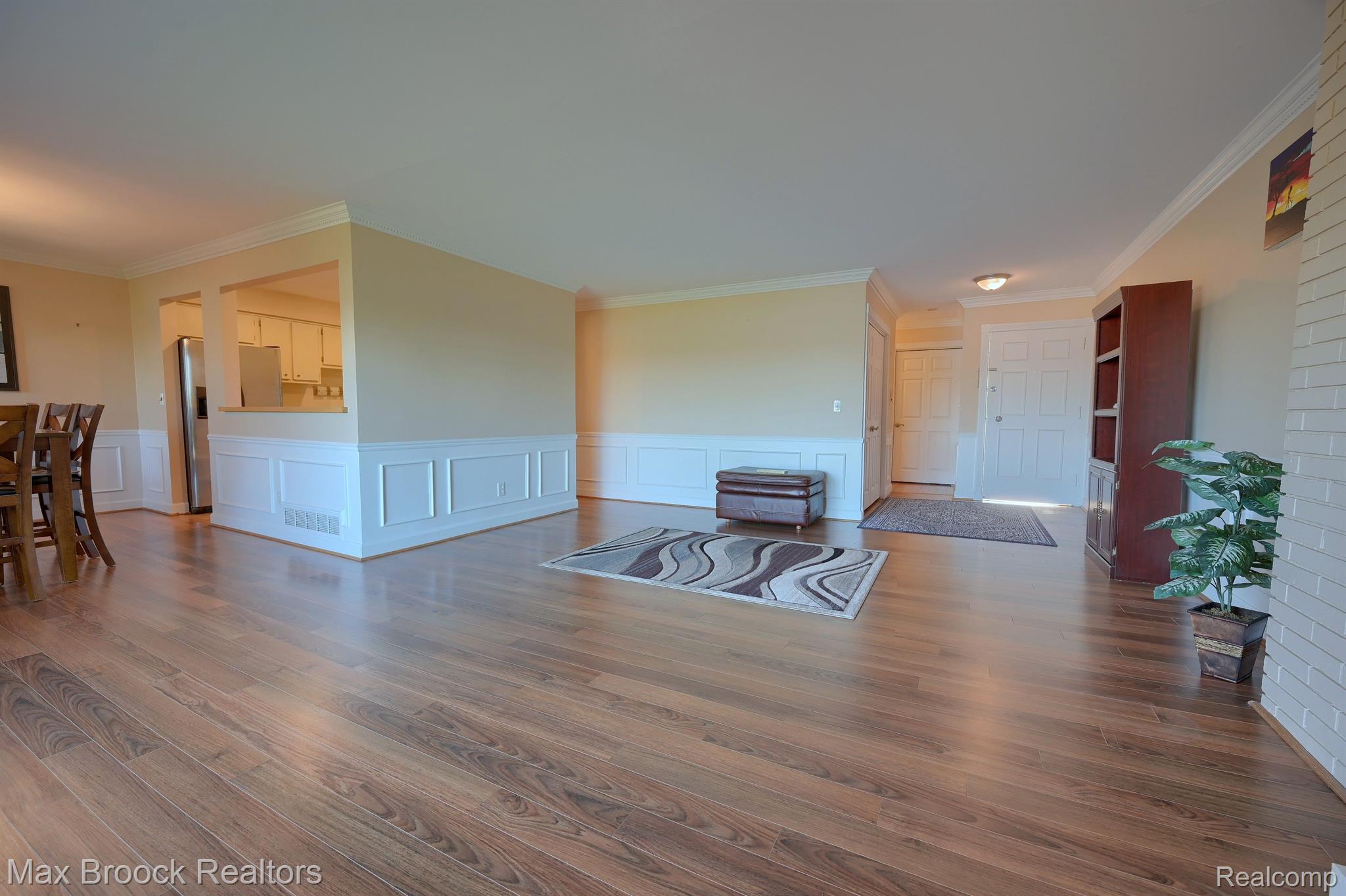 2027 KLINGENSMITH Road Unit: 105