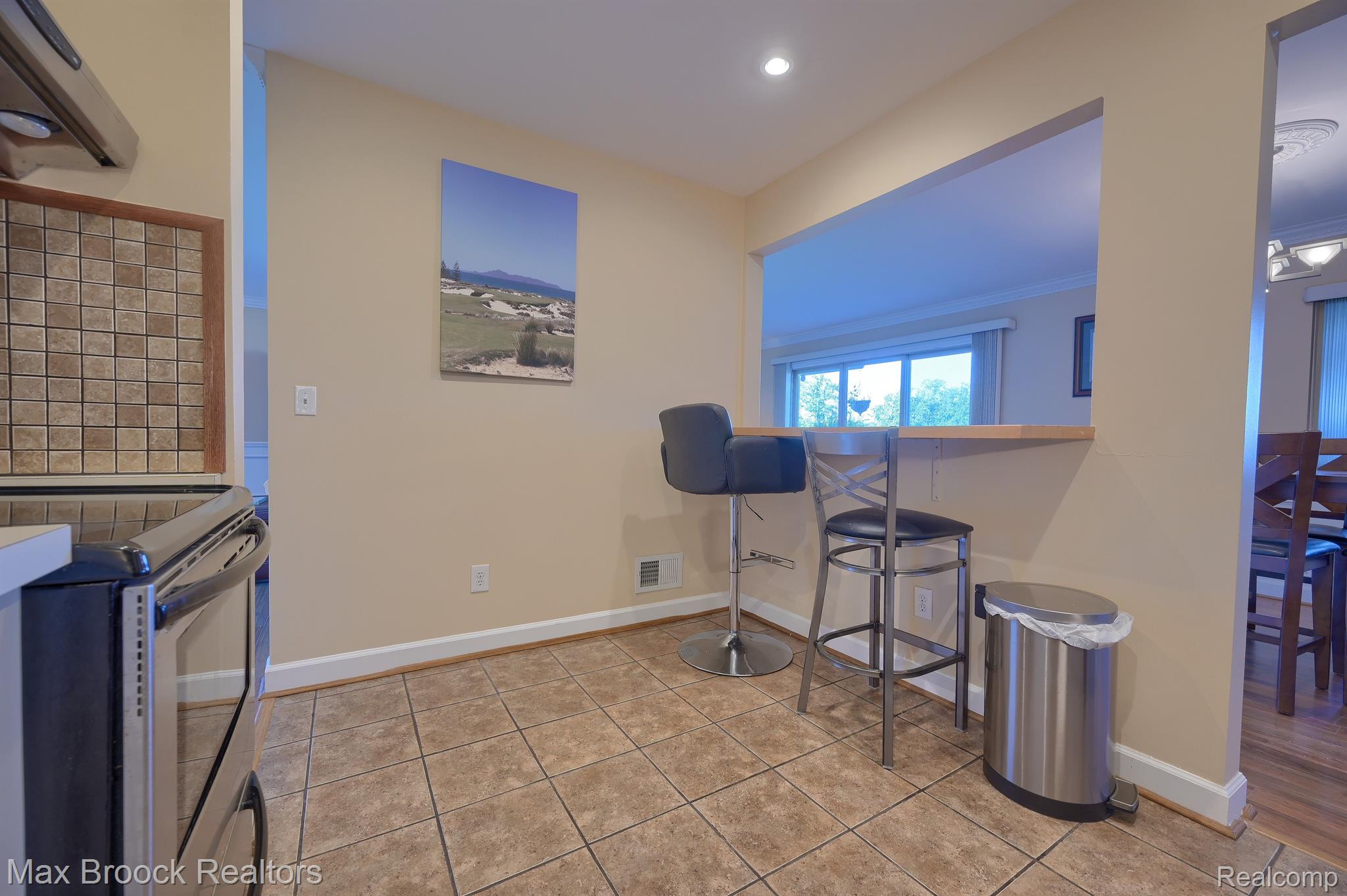 2027 KLINGENSMITH Road Unit: 105