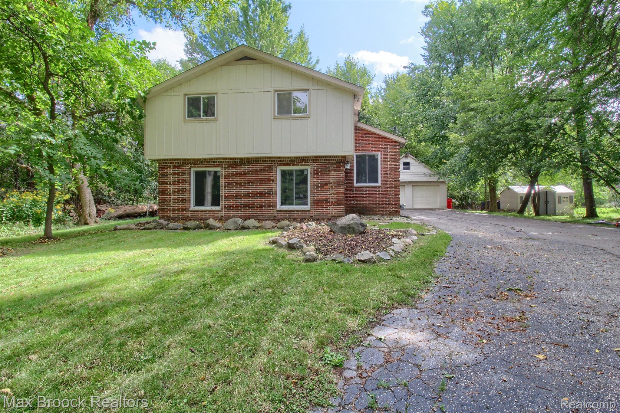 5811 Pontiac Trail