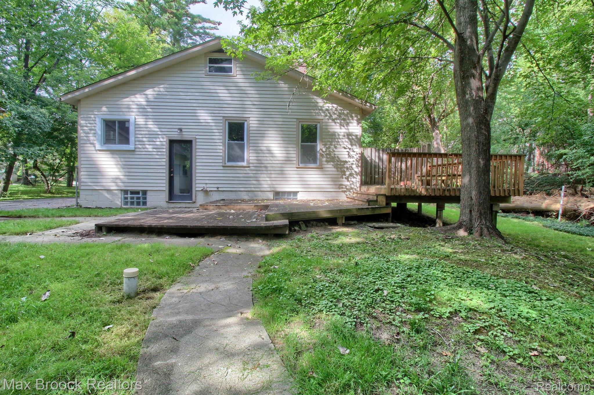5811 Pontiac Trail