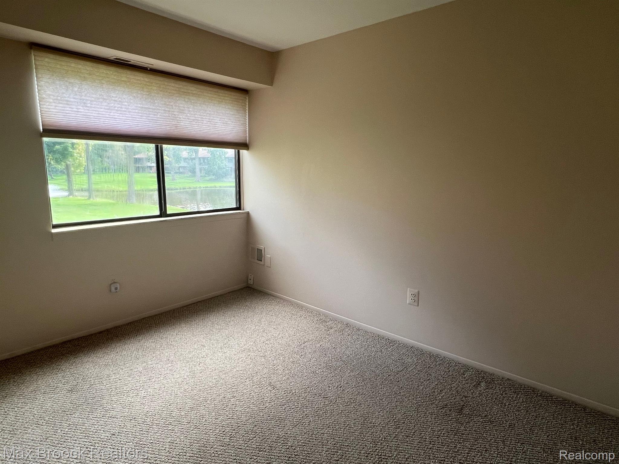 3915 LONE PINE UNIT 101 Road Unit: 101