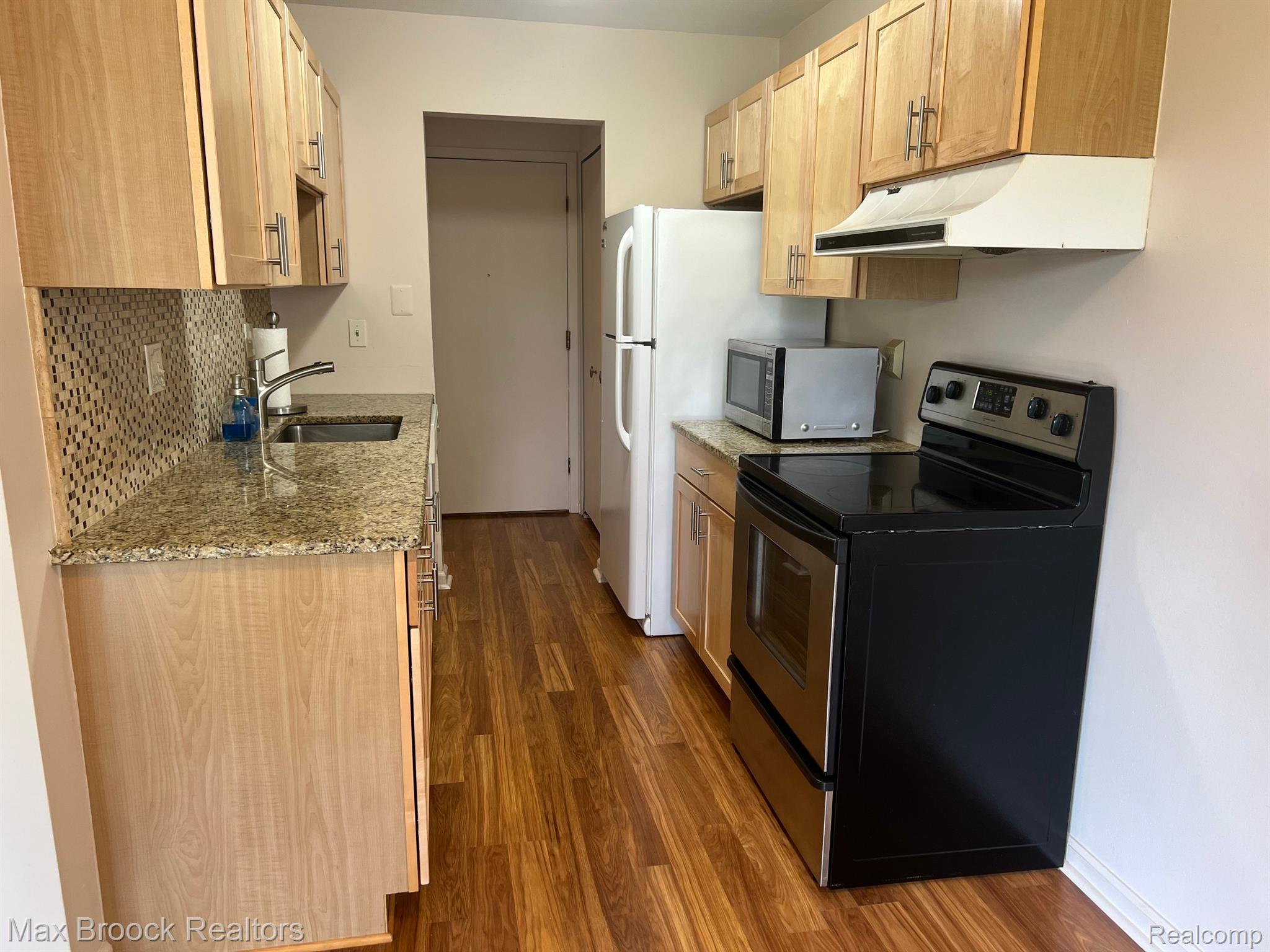 3915 LONE PINE UNIT 101 Road Unit: 101