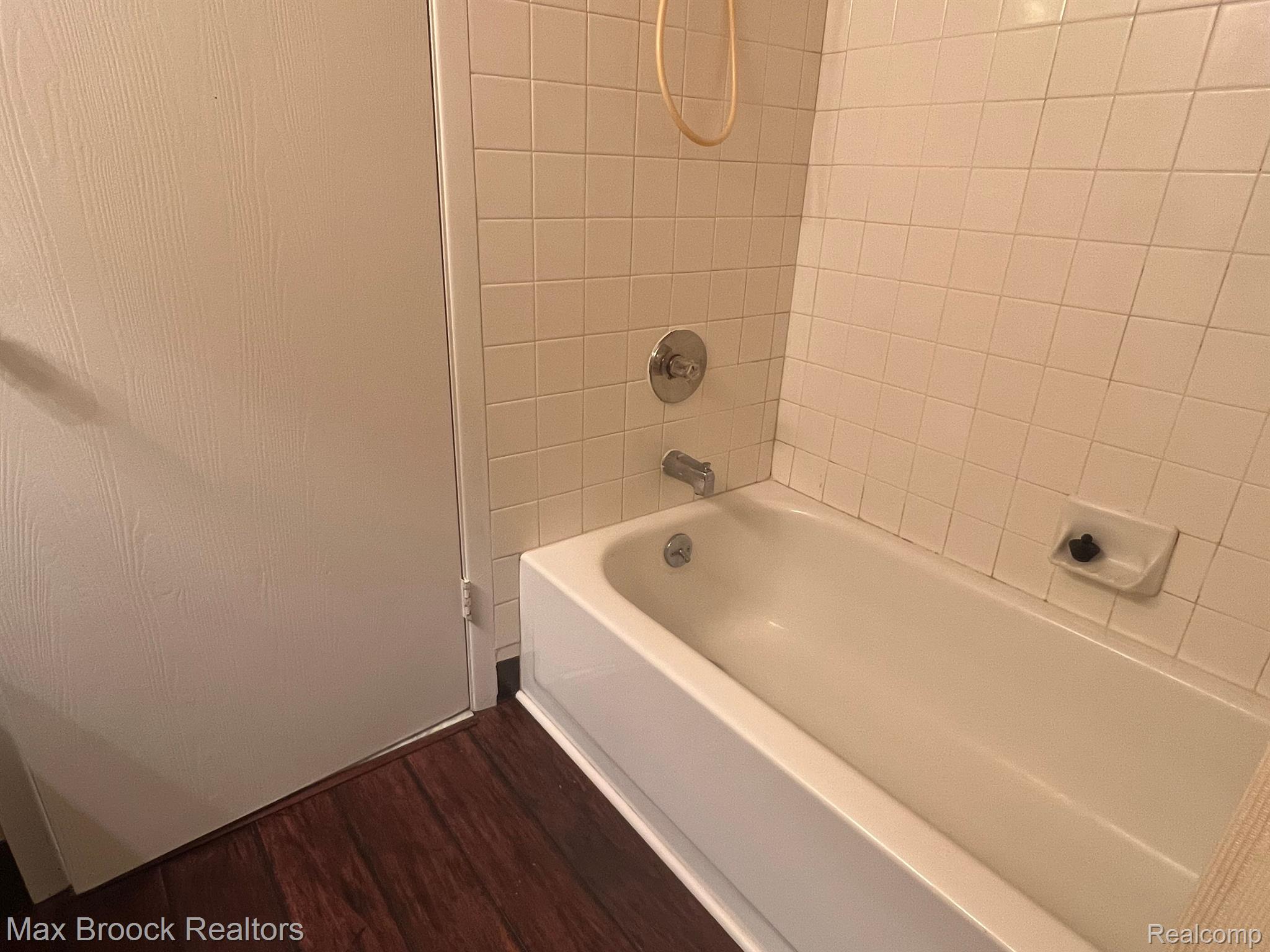 3915 LONE PINE UNIT 101 Road Unit: 101