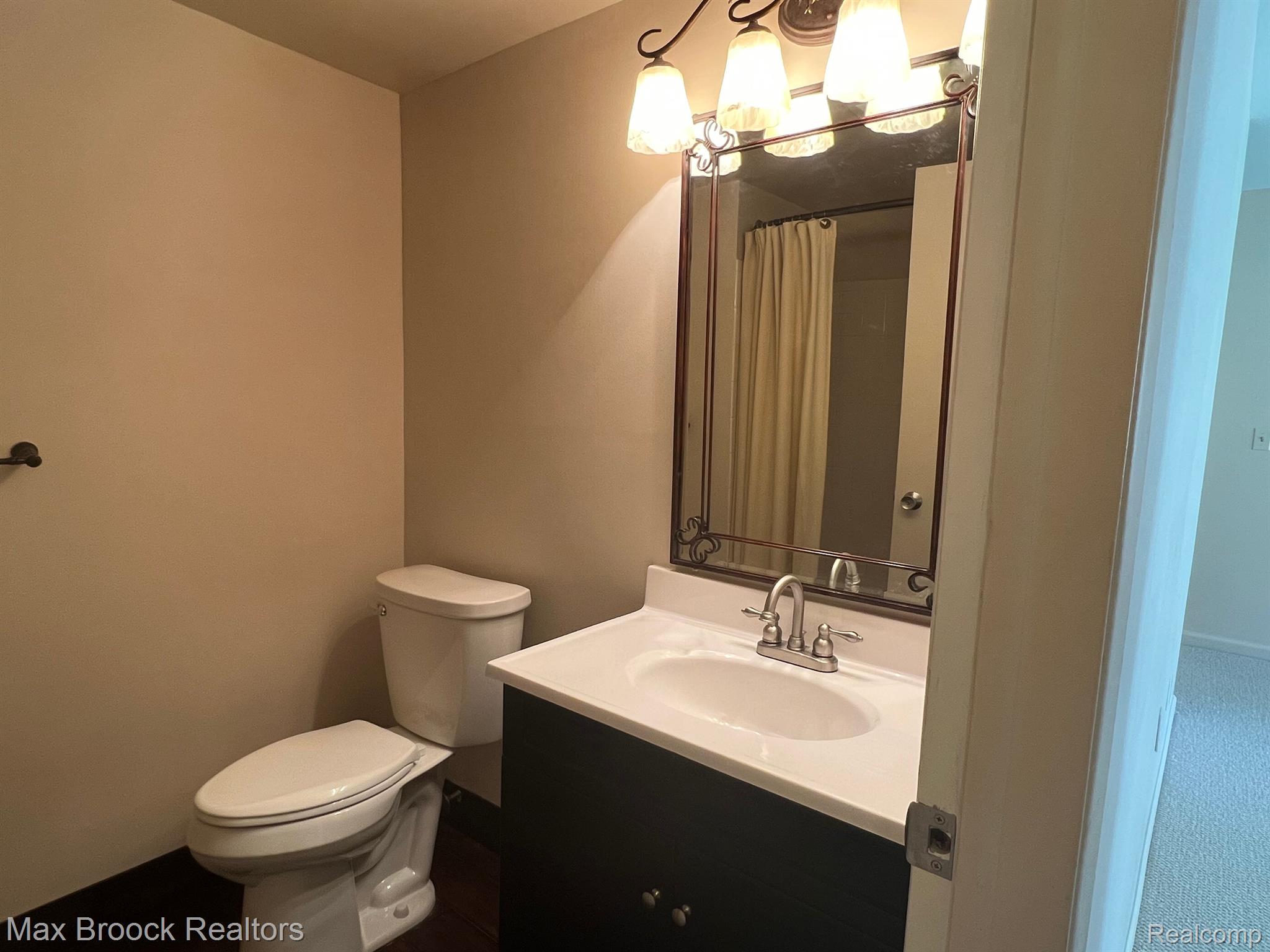 3915 LONE PINE UNIT 101 Road Unit: 101