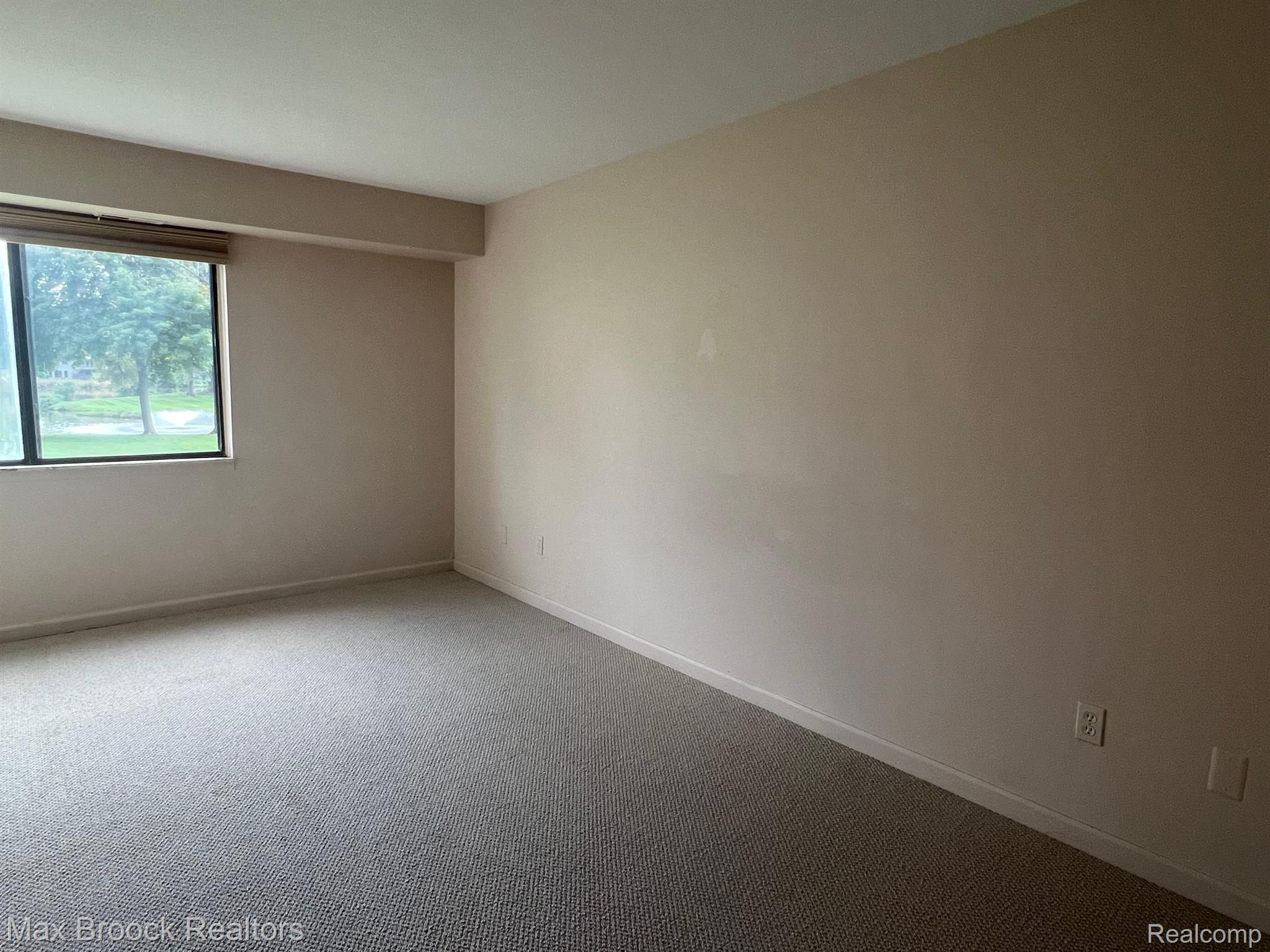 3915 LONE PINE UNIT 101 Road Unit: 101