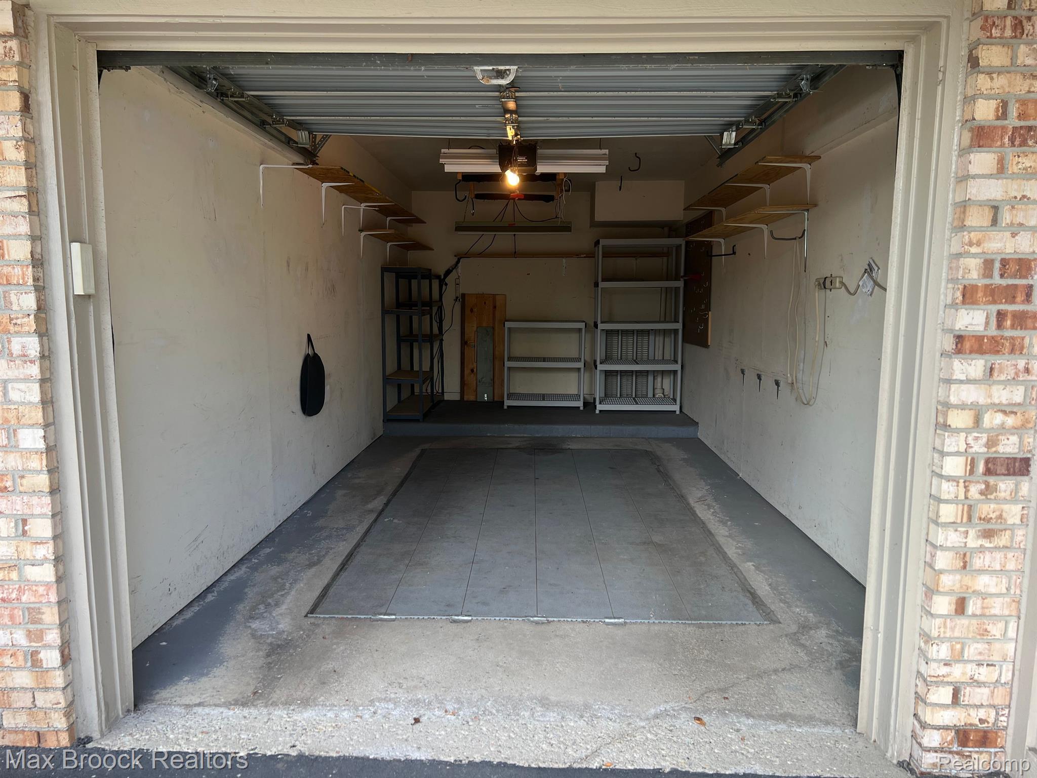 3915 LONE PINE UNIT 101 Road Unit: 101
