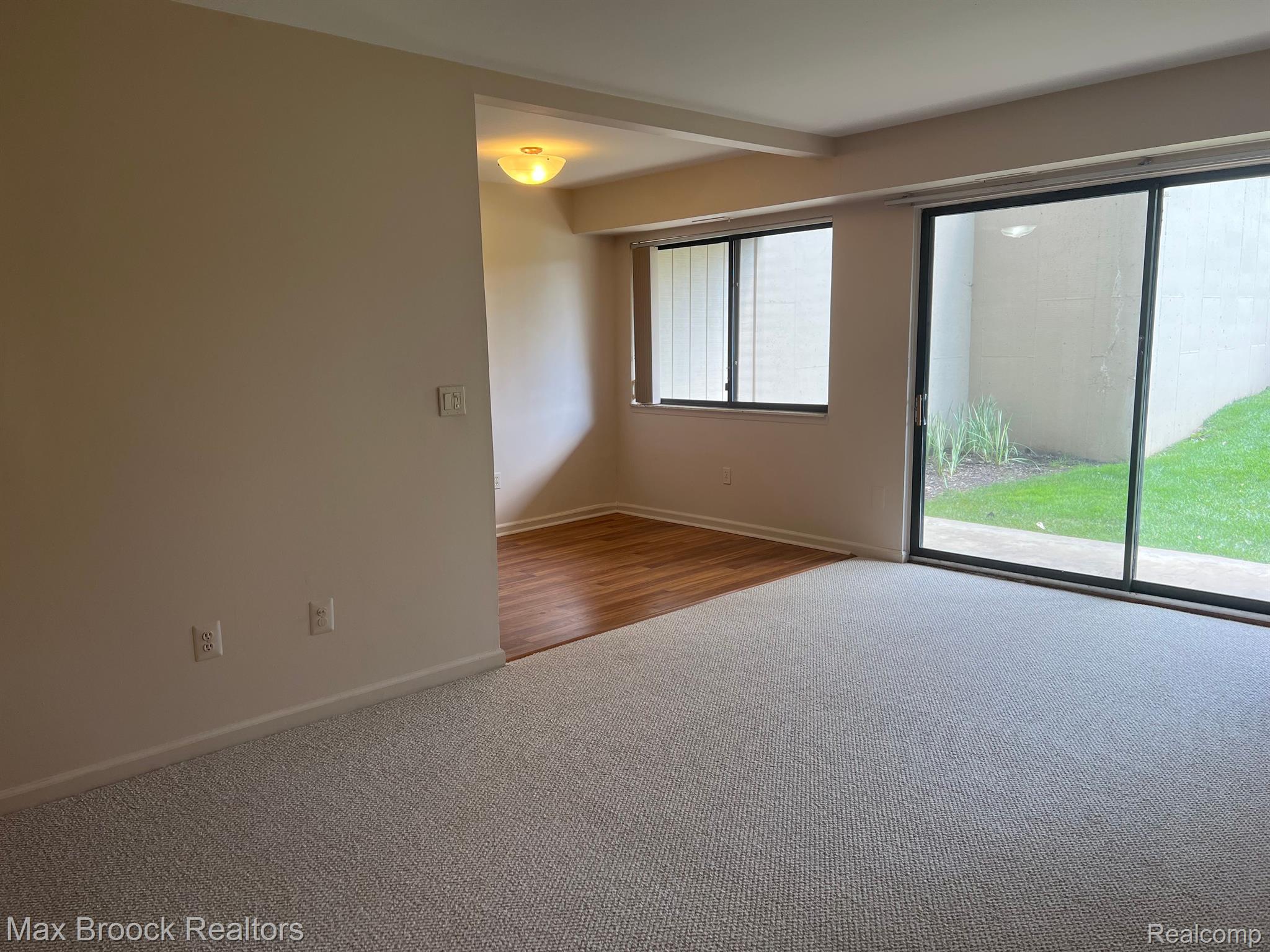 3915 LONE PINE UNIT 101 Road Unit: 101