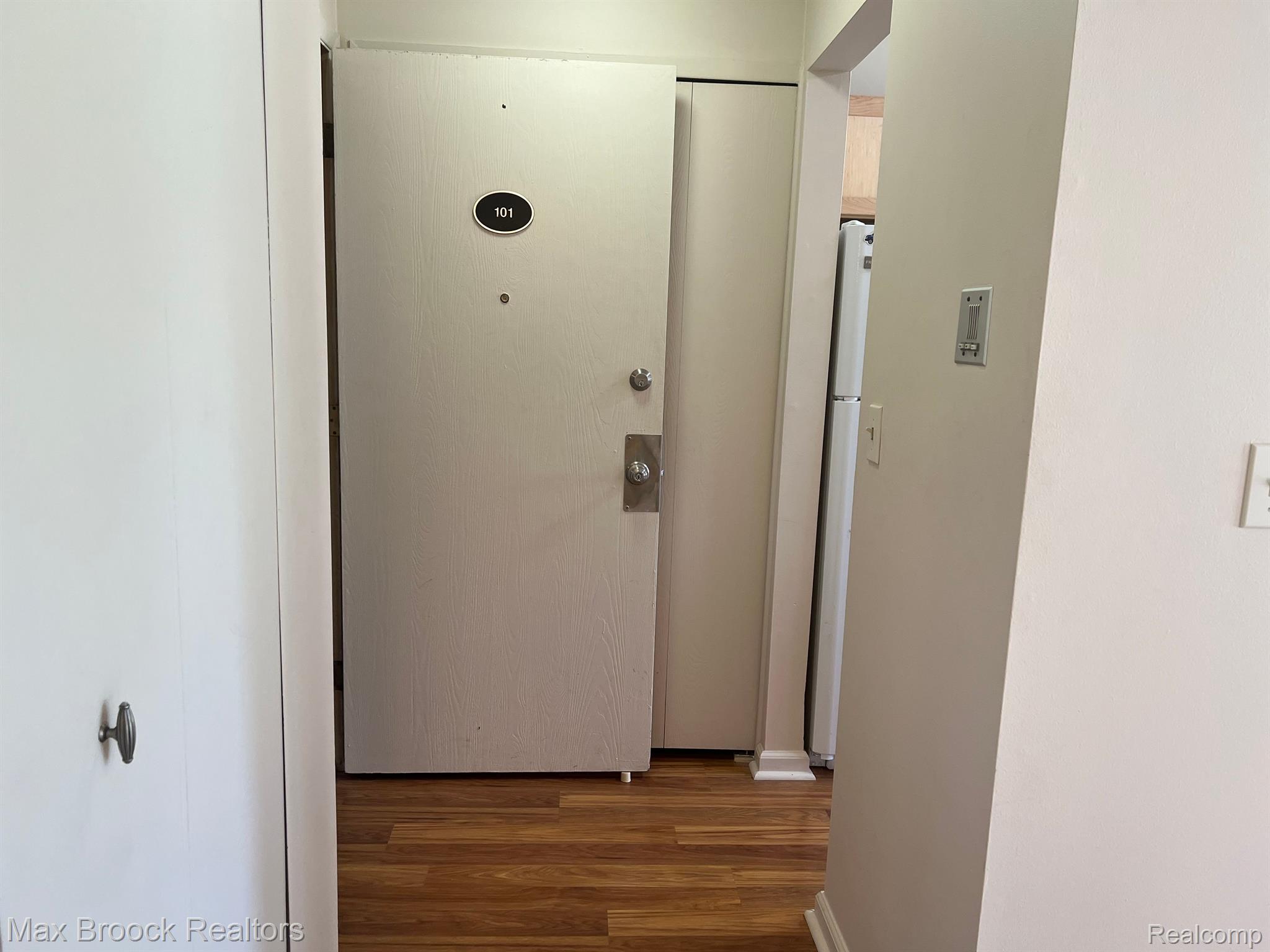 3915 LONE PINE UNIT 101 Road Unit: 101