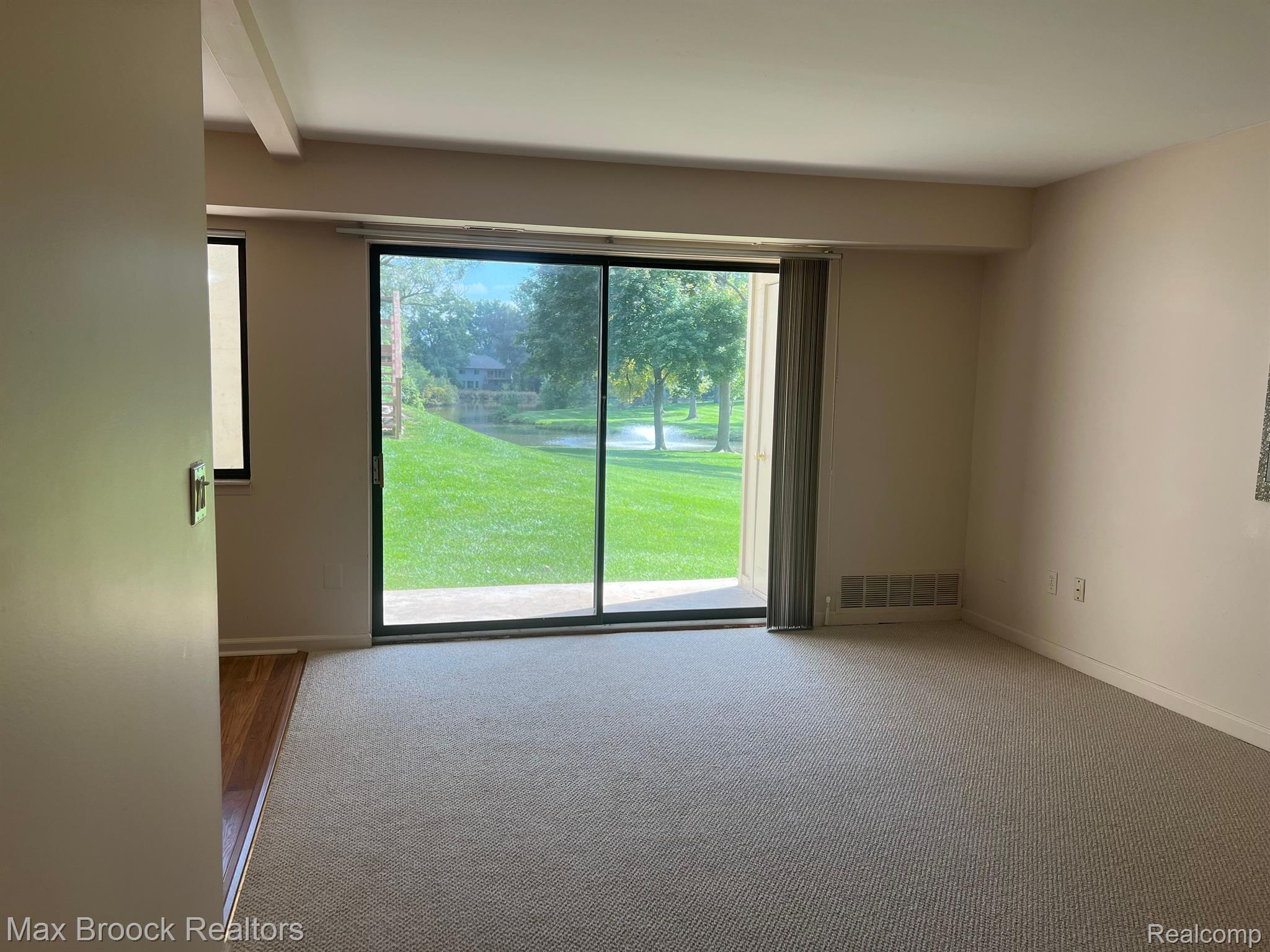3915 LONE PINE UNIT 101 Road Unit: 101