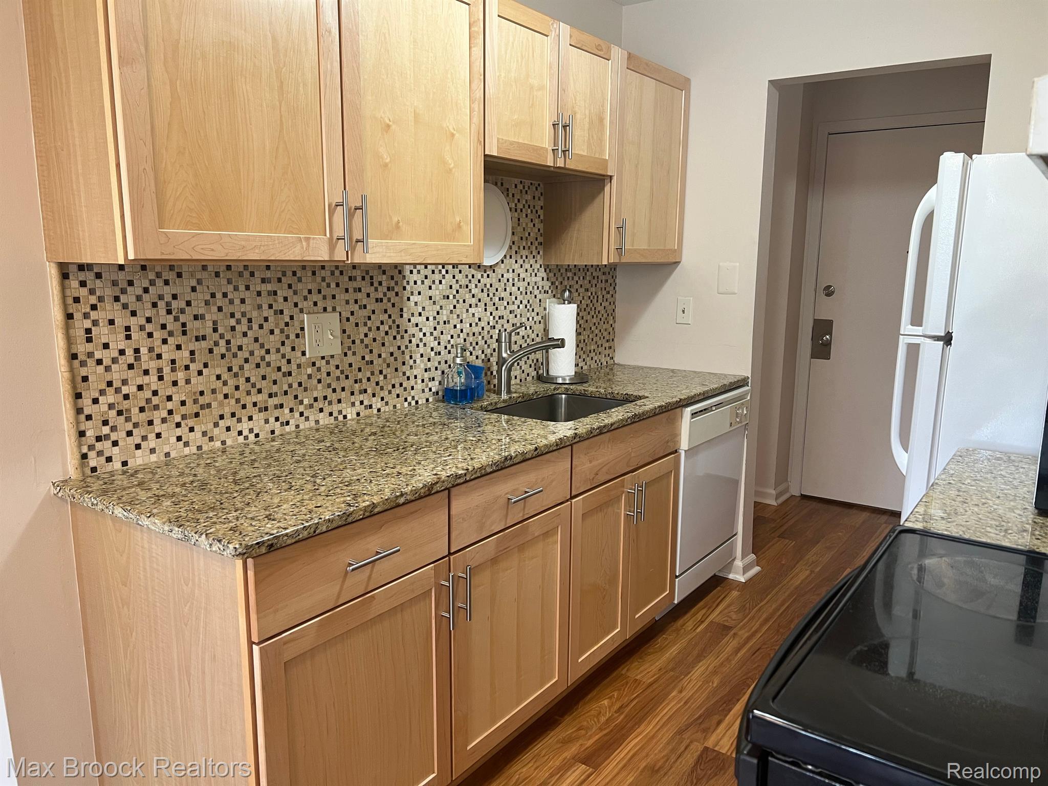 3915 LONE PINE UNIT 101 Road Unit: 101