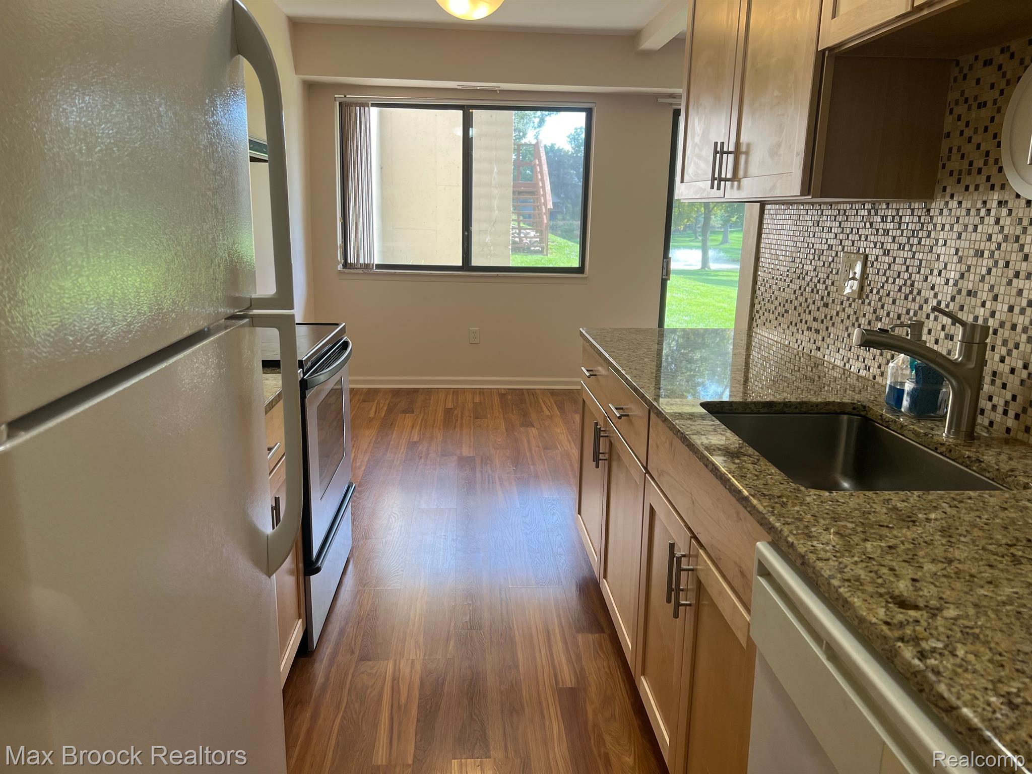3915 LONE PINE UNIT 101 Road Unit: 101