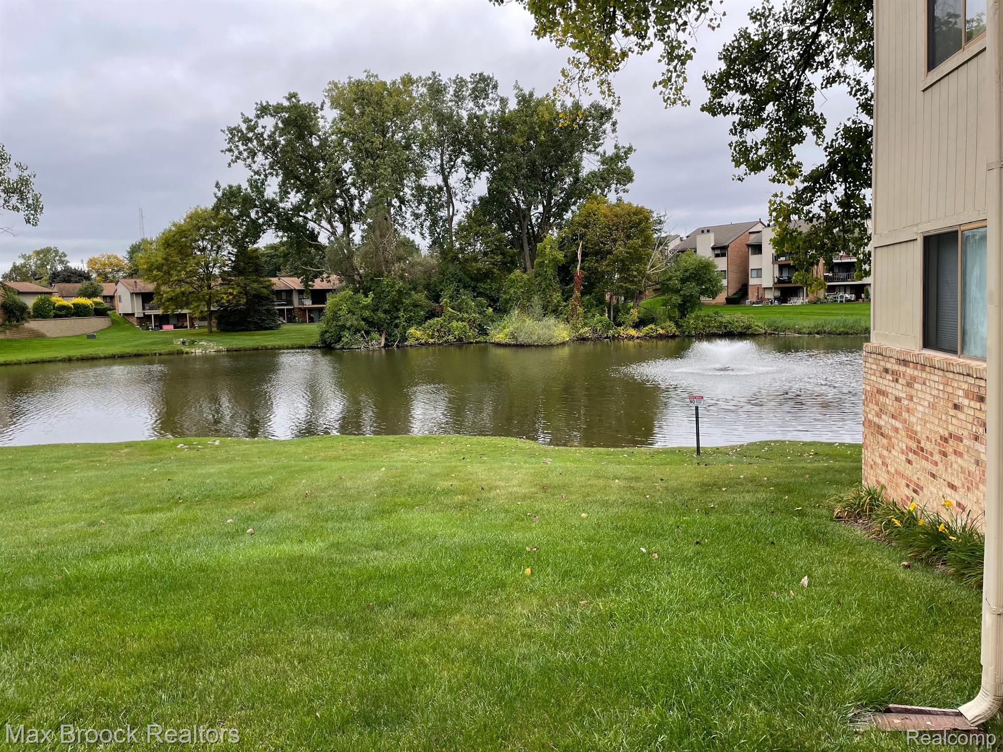 3915 LONE PINE UNIT 101 Road Unit: 101