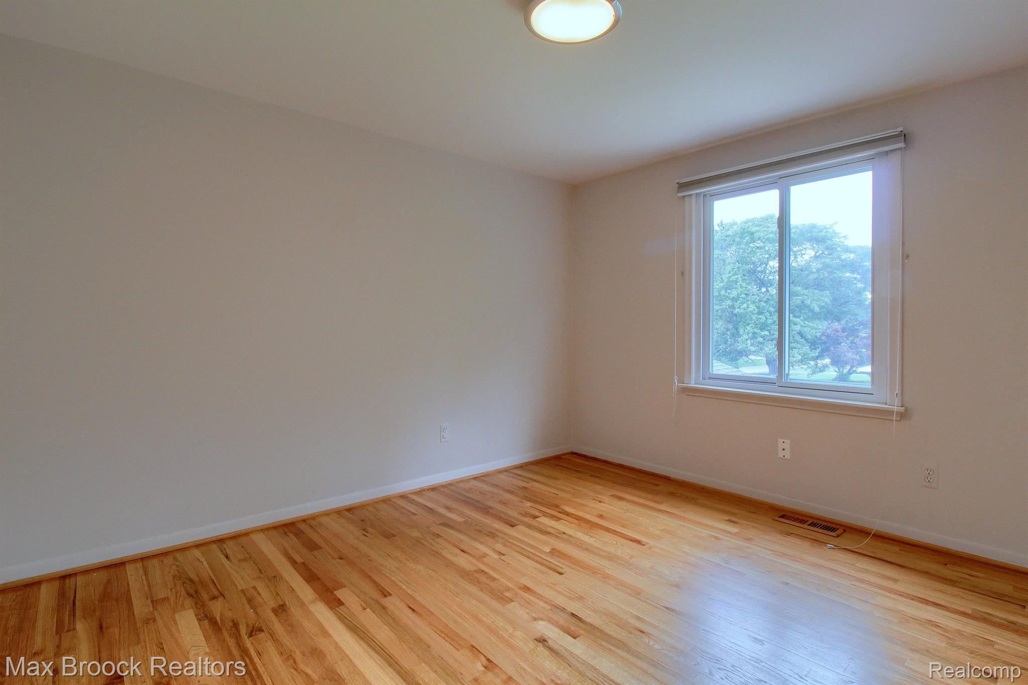 5354 DEERFIELD VILLAGE Drive