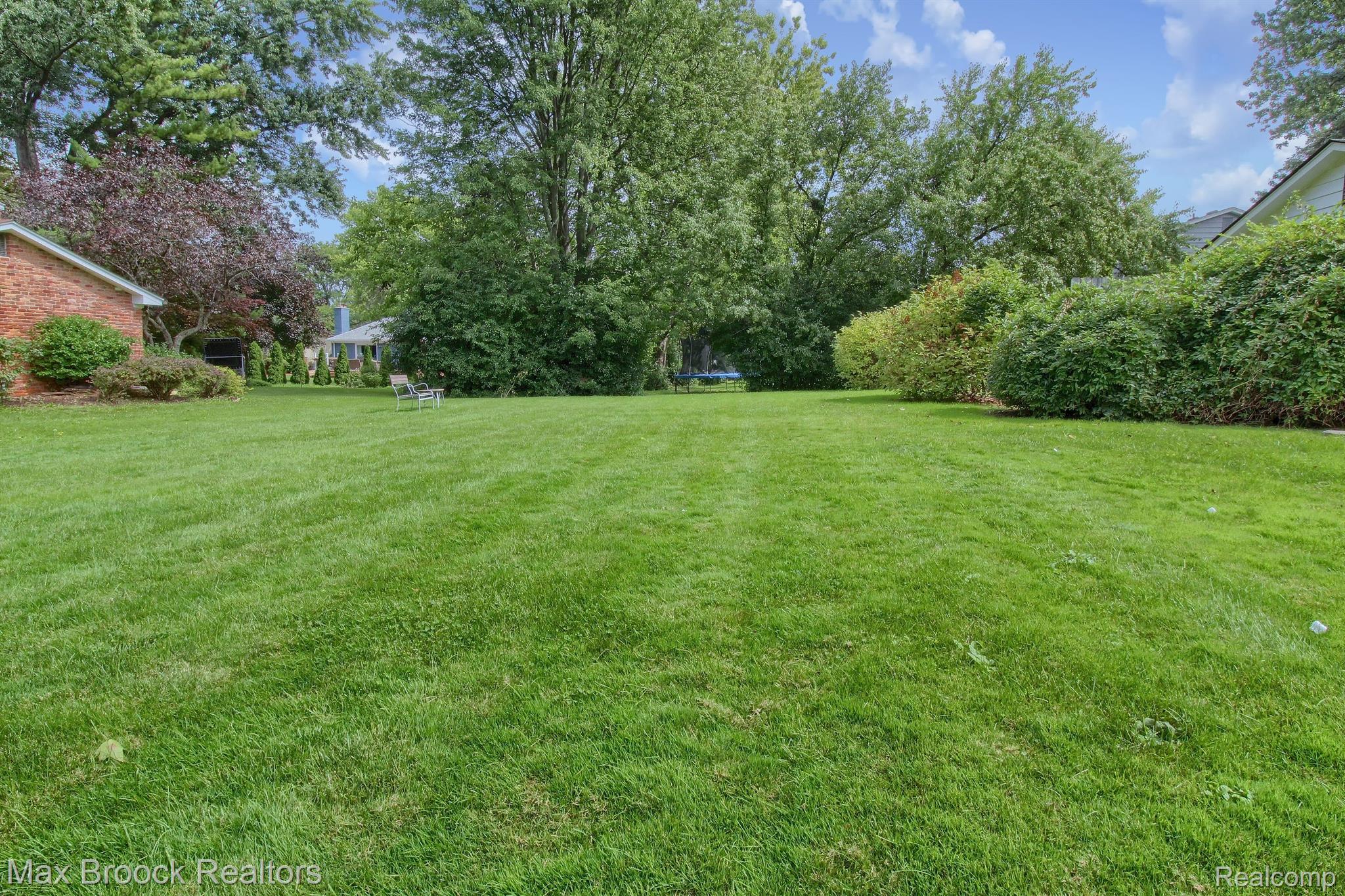 5354 DEERFIELD VILLAGE Drive