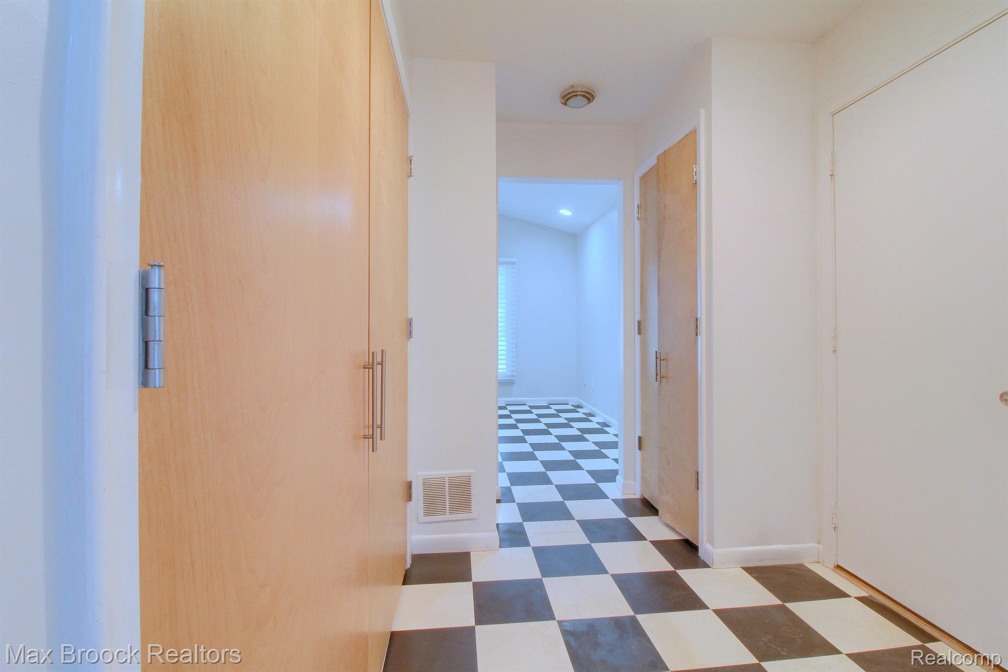 5354 DEERFIELD VILLAGE Drive