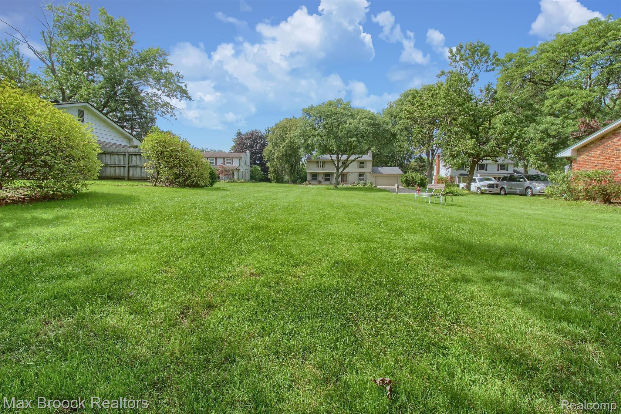 5354 DEERFIELD VILLAGE Drive