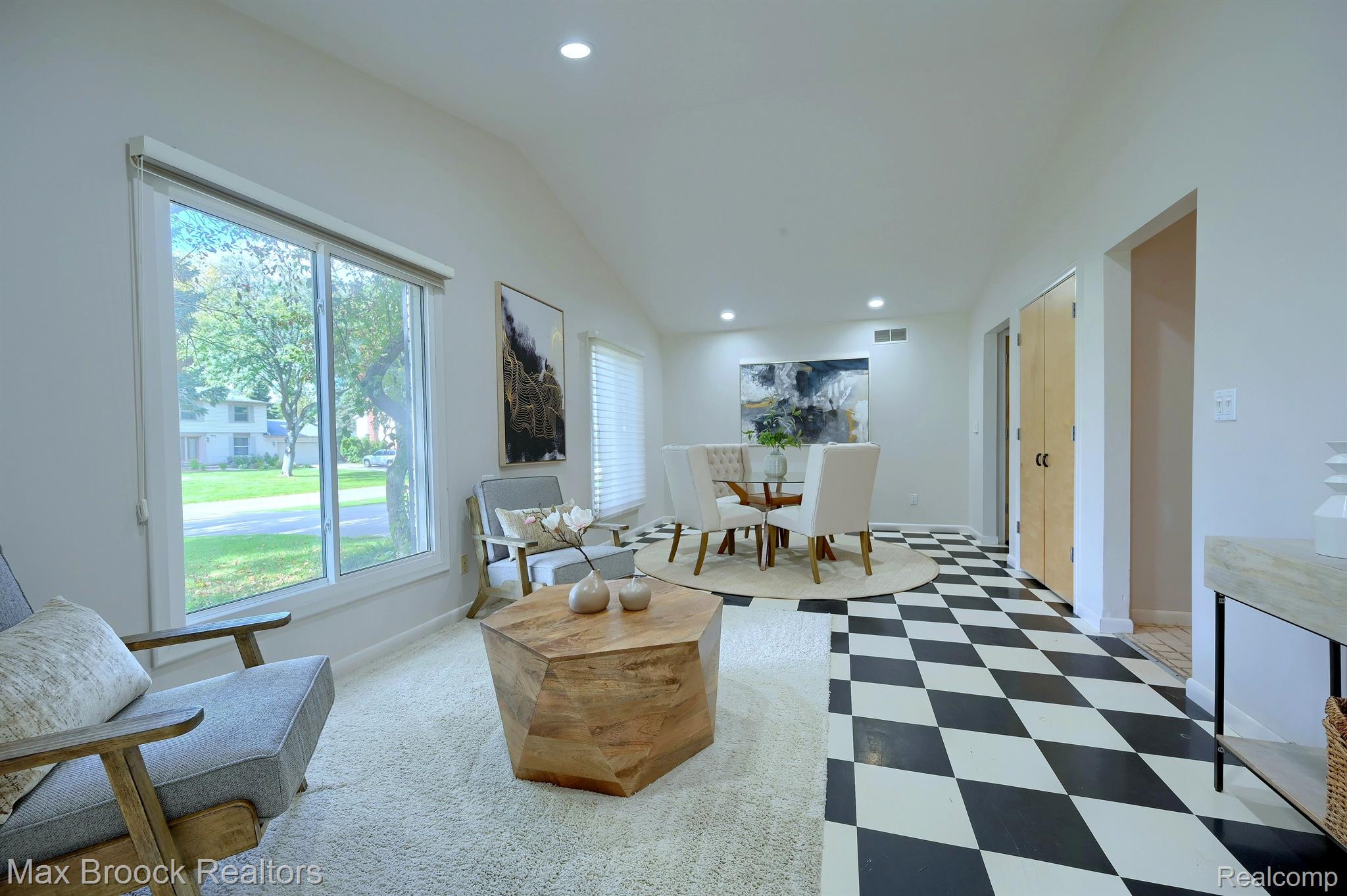 5354 DEERFIELD VILLAGE Drive