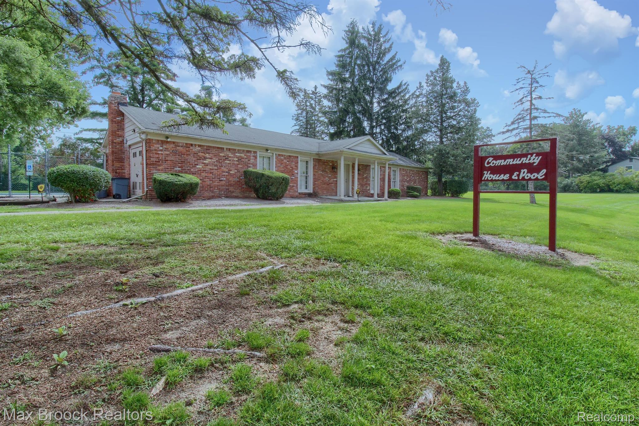 5354 DEERFIELD VILLAGE Drive