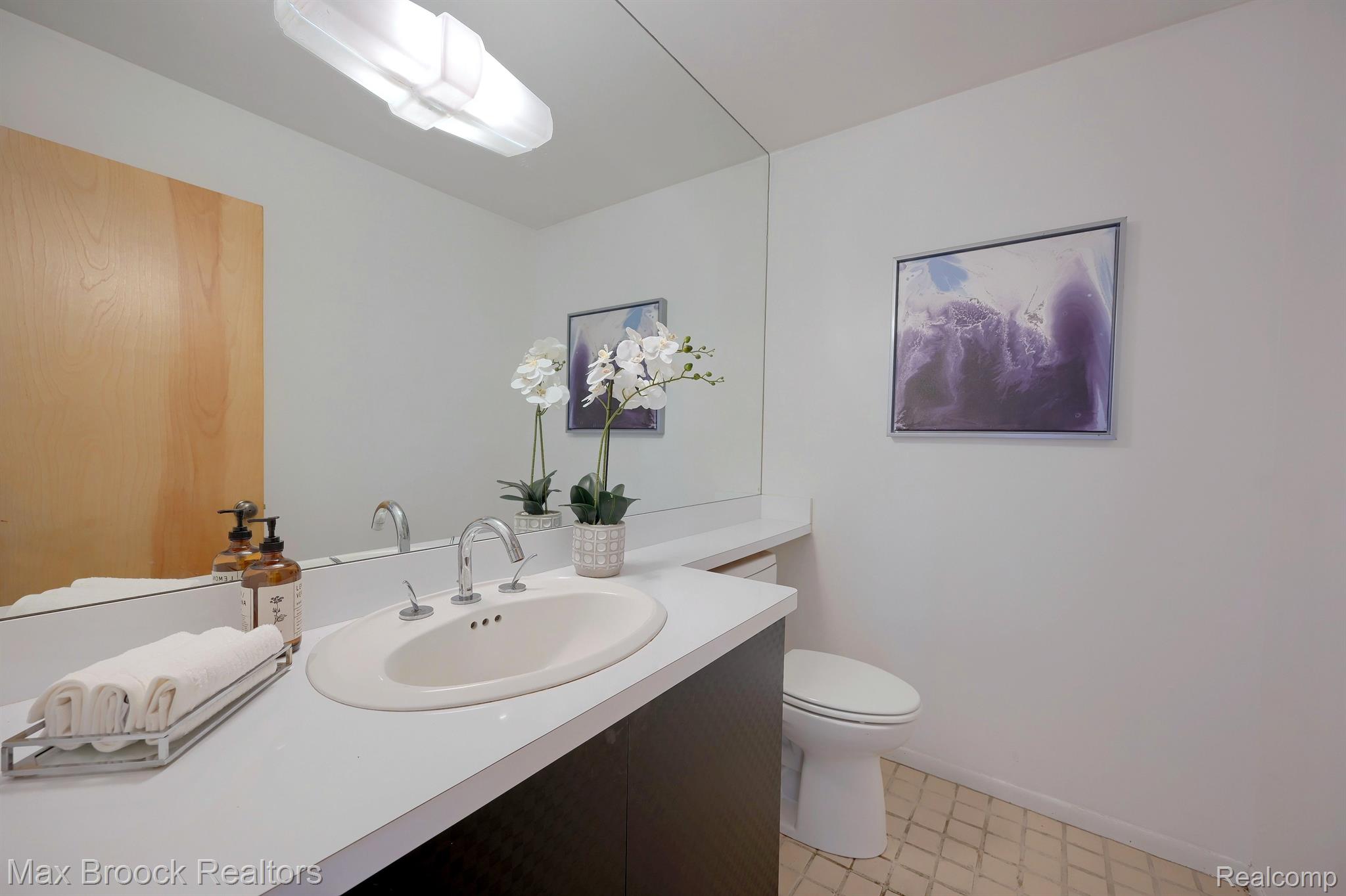 5354 DEERFIELD VILLAGE Drive