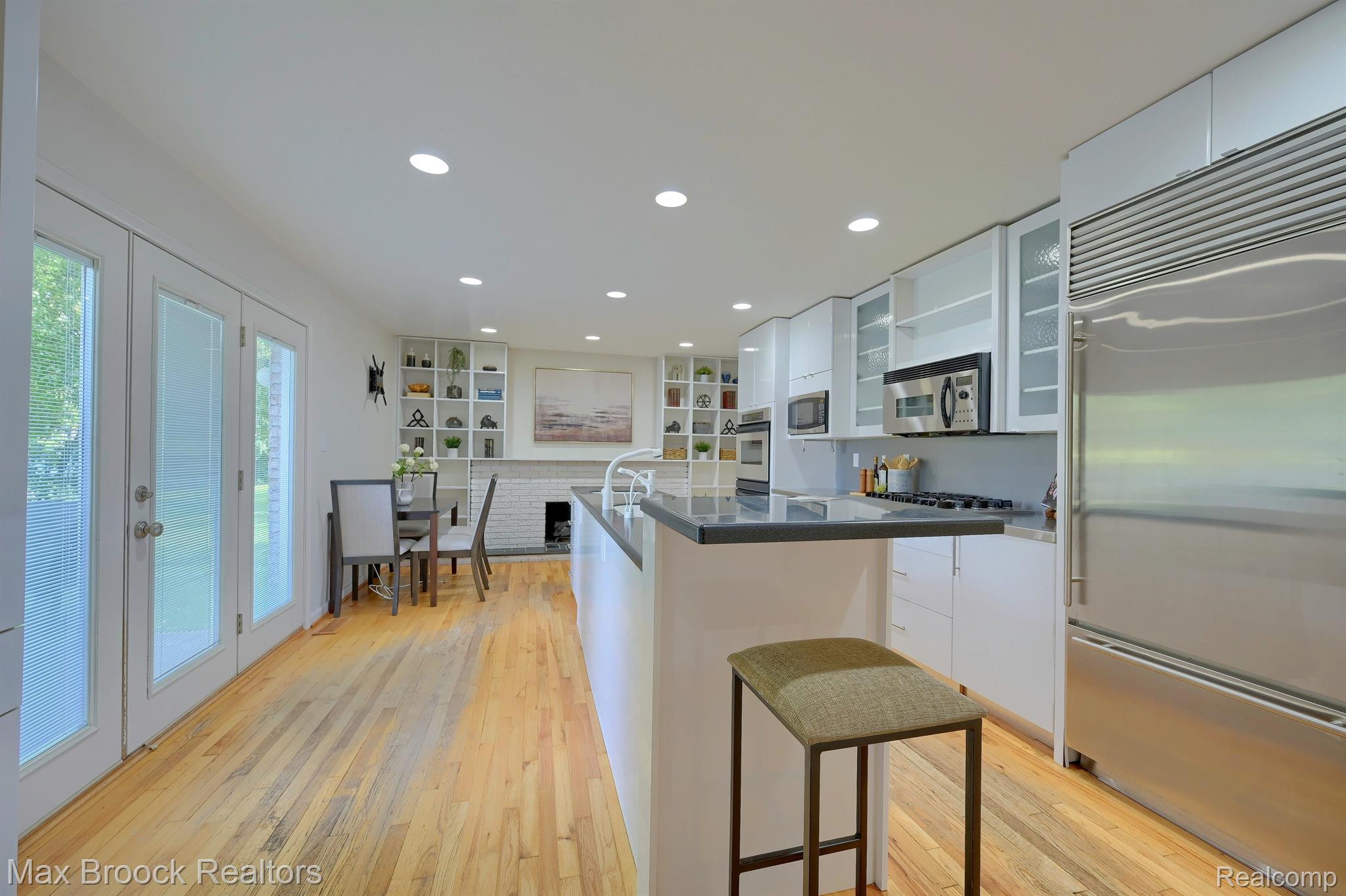 5354 DEERFIELD VILLAGE Drive