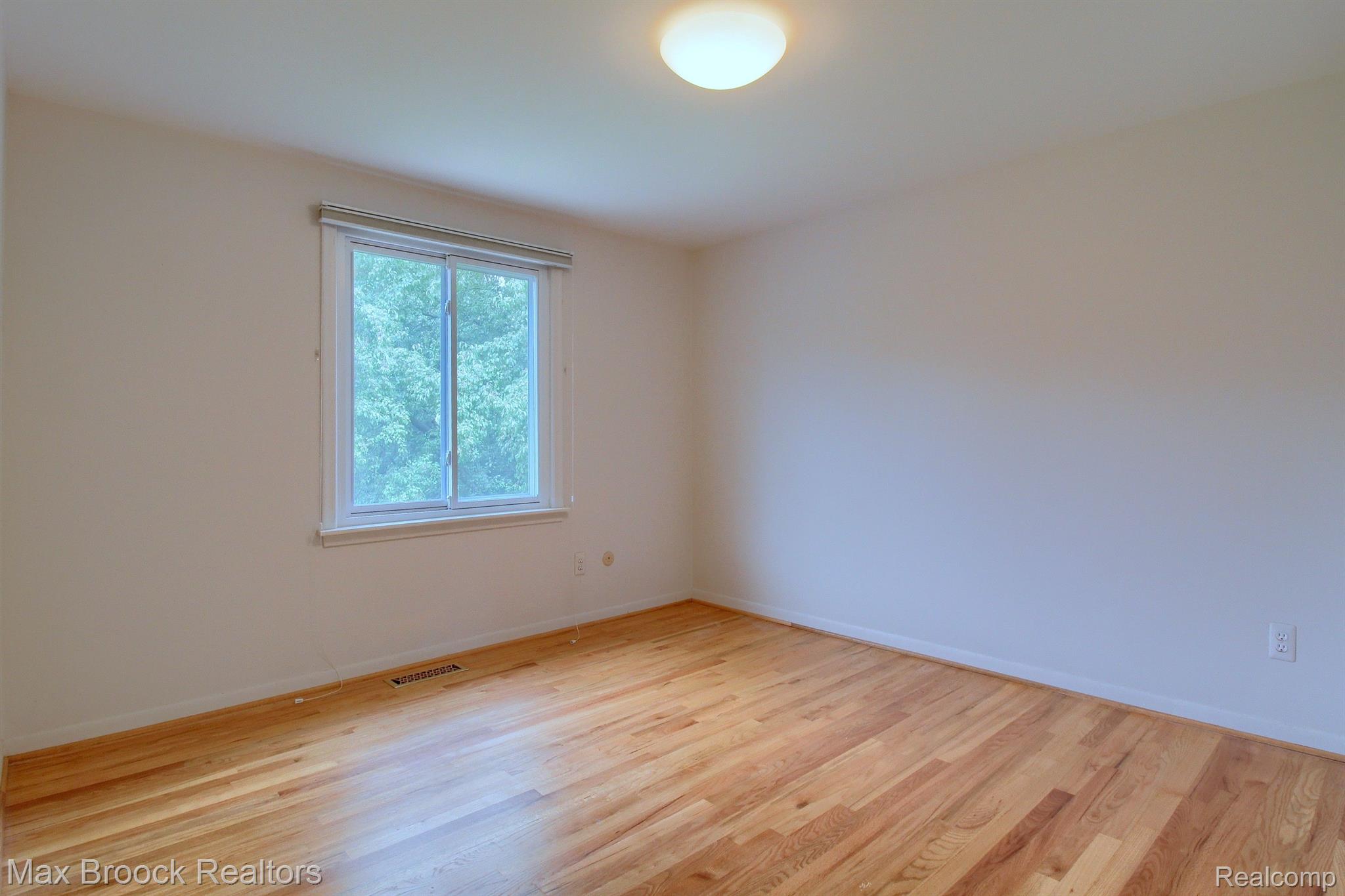 5354 DEERFIELD VILLAGE Drive