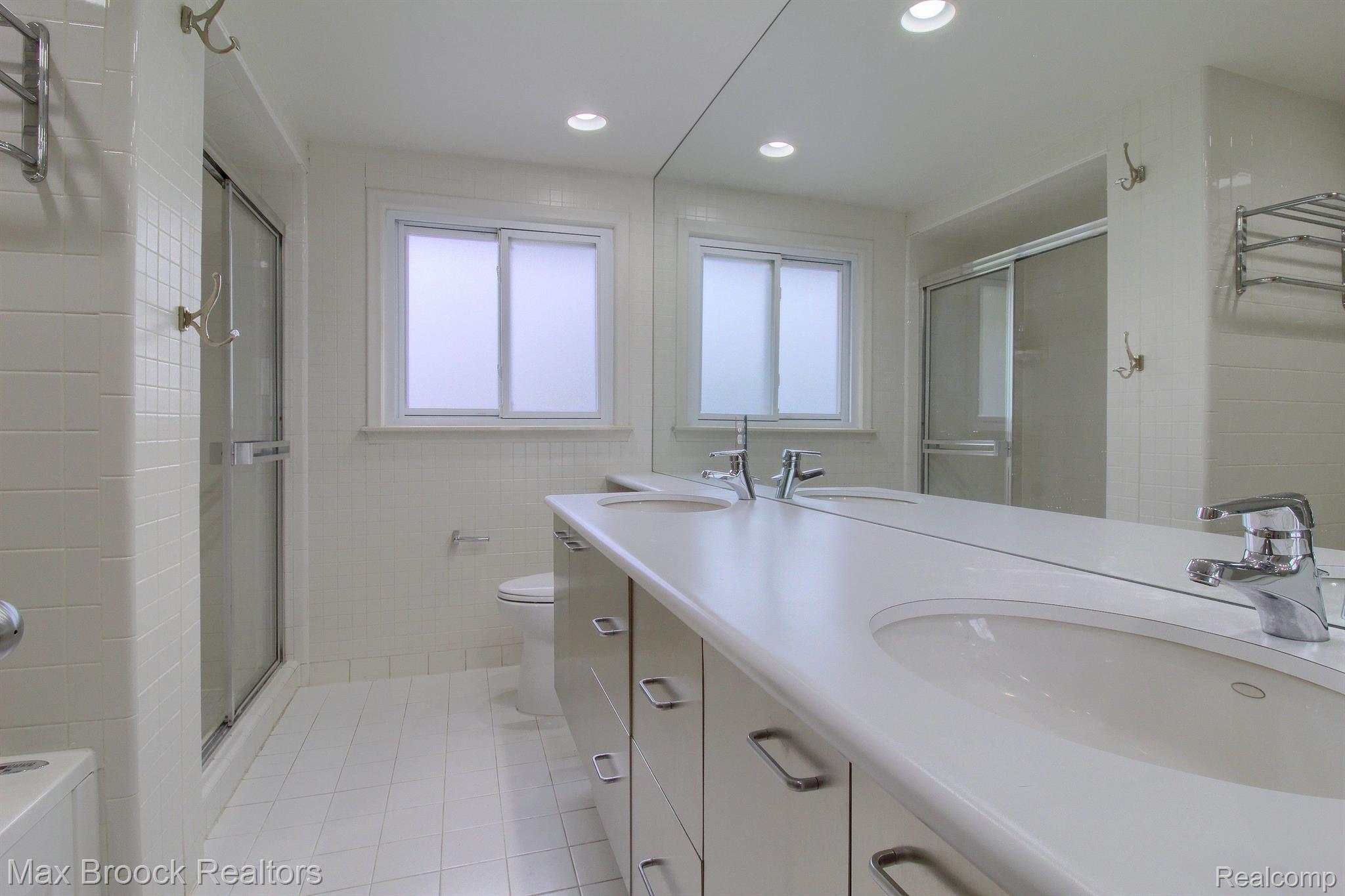 5354 DEERFIELD VILLAGE Drive