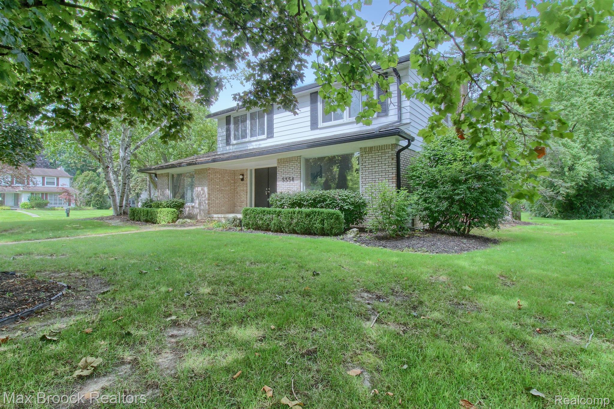 5354 DEERFIELD VILLAGE Drive
