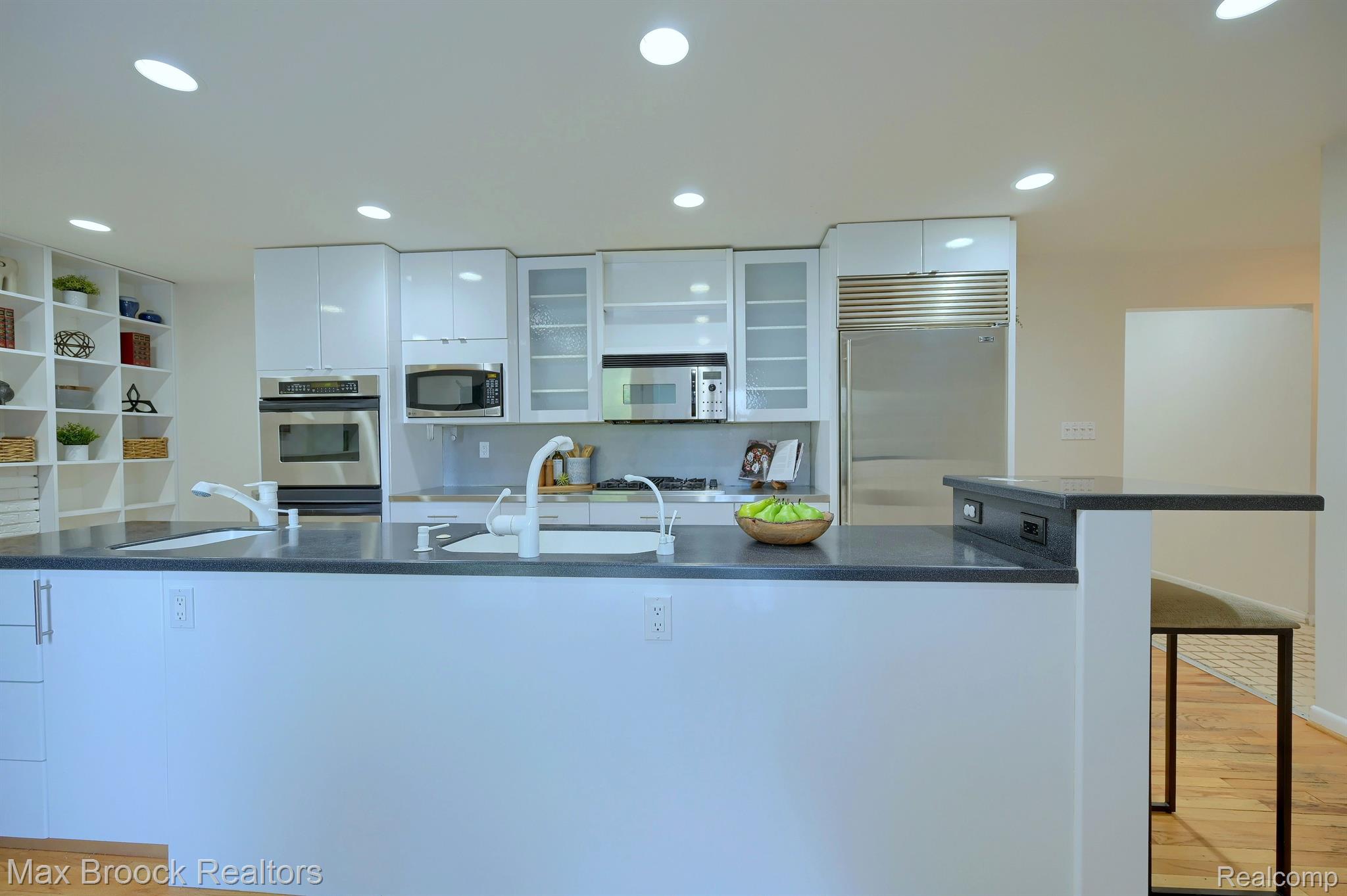 5354 DEERFIELD VILLAGE Drive