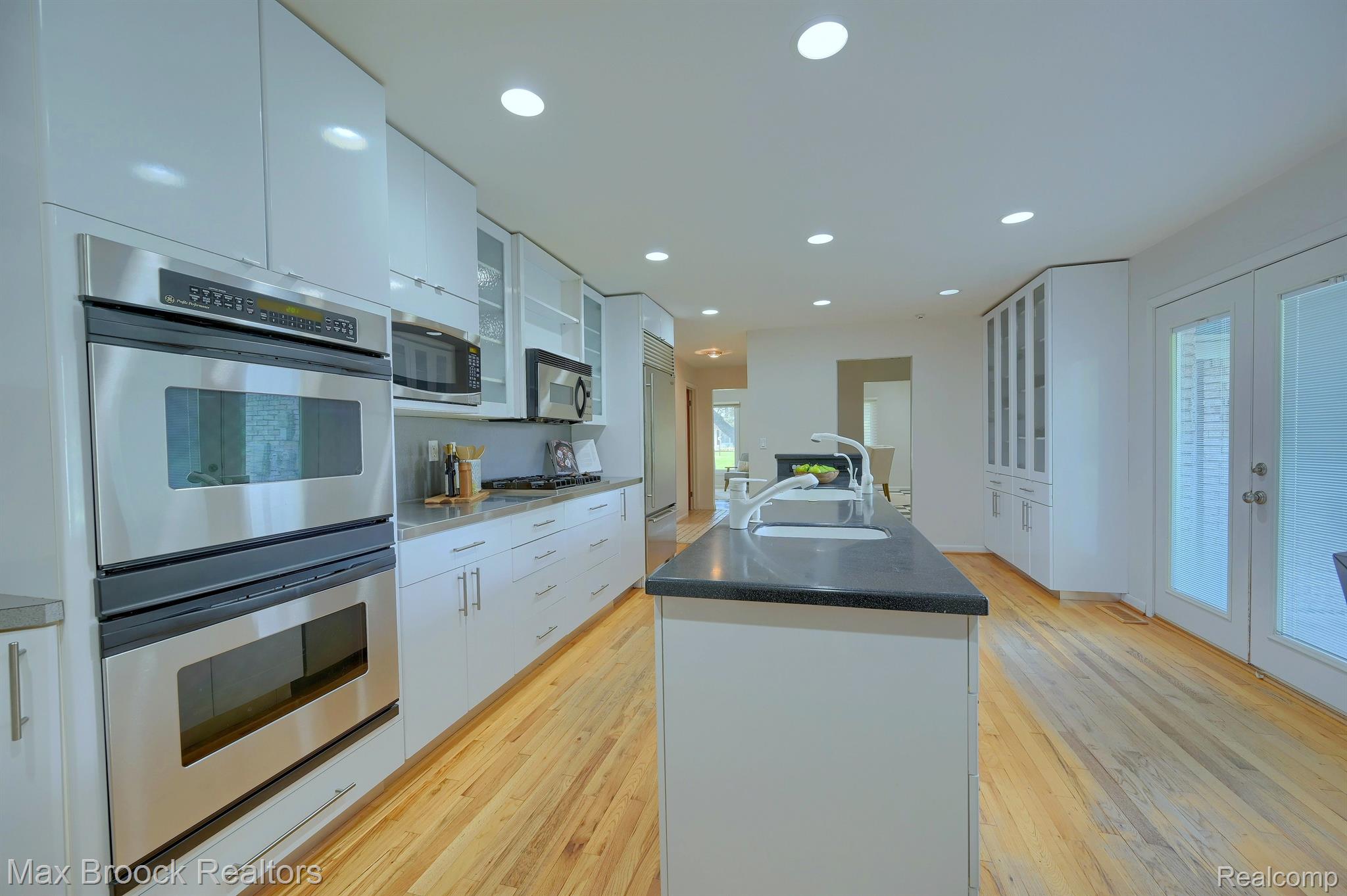 5354 DEERFIELD VILLAGE Drive