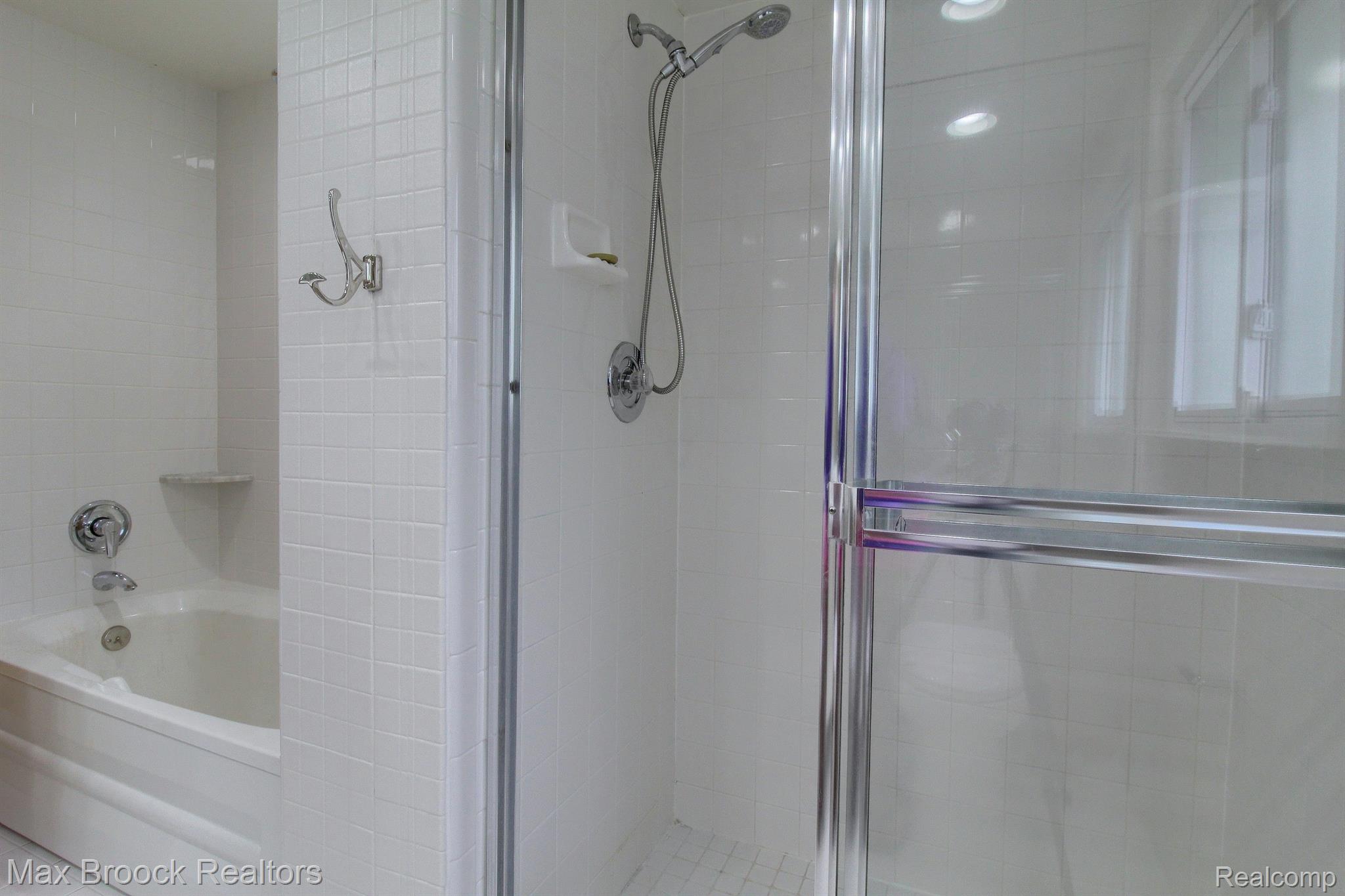 5354 DEERFIELD VILLAGE Drive