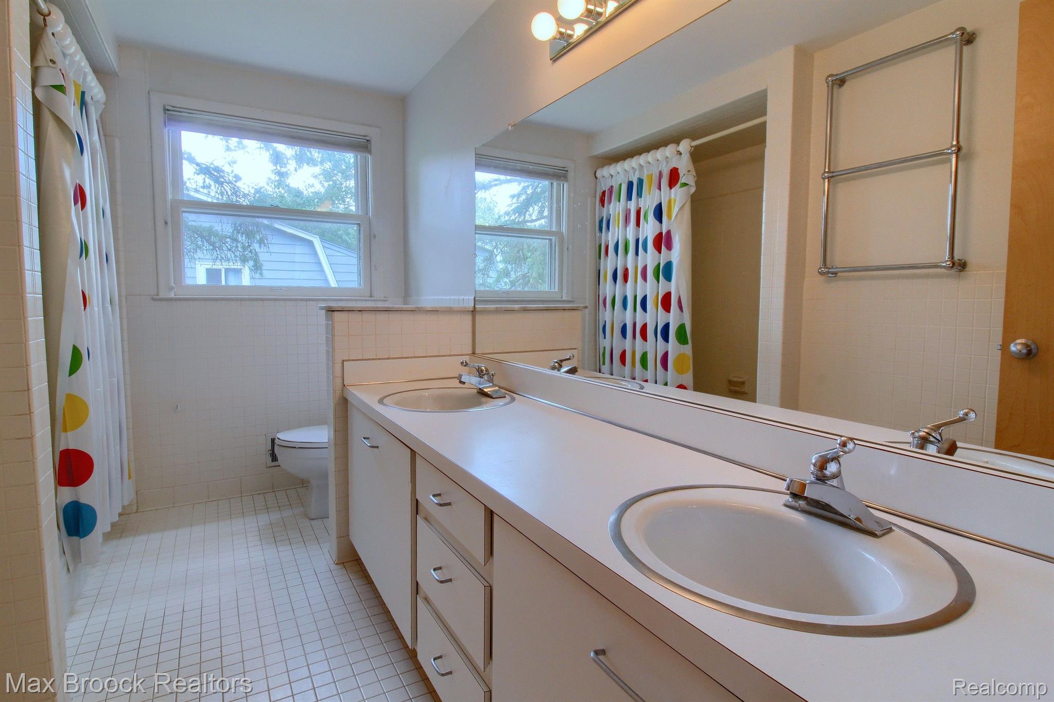 5354 DEERFIELD VILLAGE Drive
