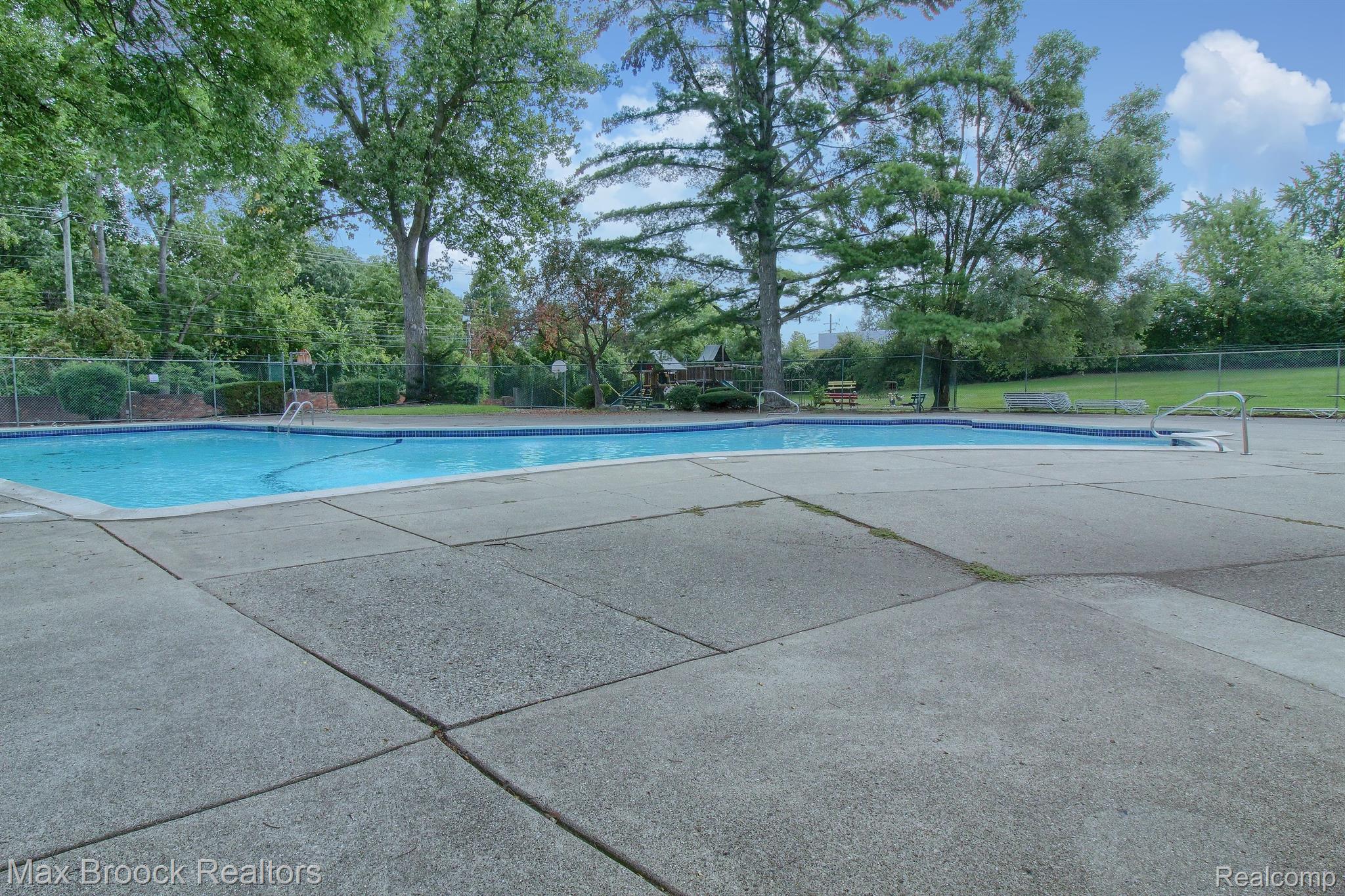 5354 DEERFIELD VILLAGE Drive