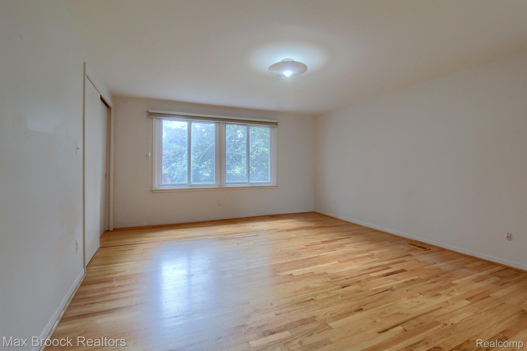 5354 DEERFIELD VILLAGE Drive